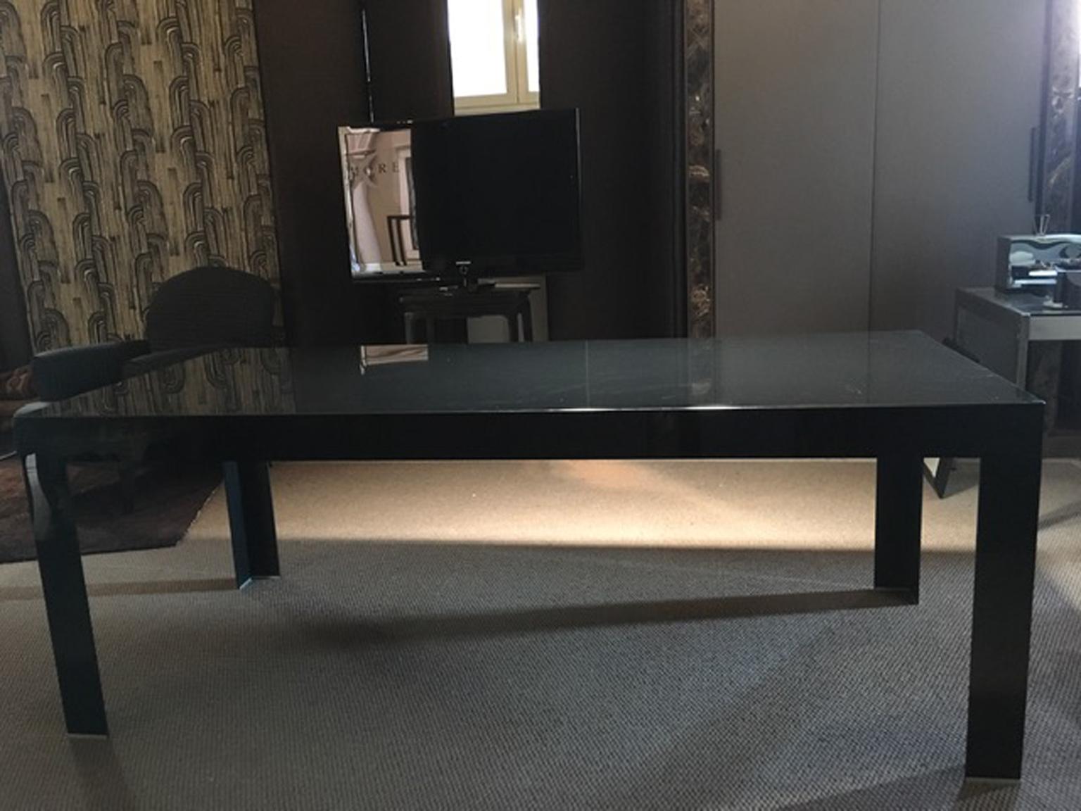 Italian Design Black Glass Dining Table in Minimal Style Contemporary Production For Sale 8