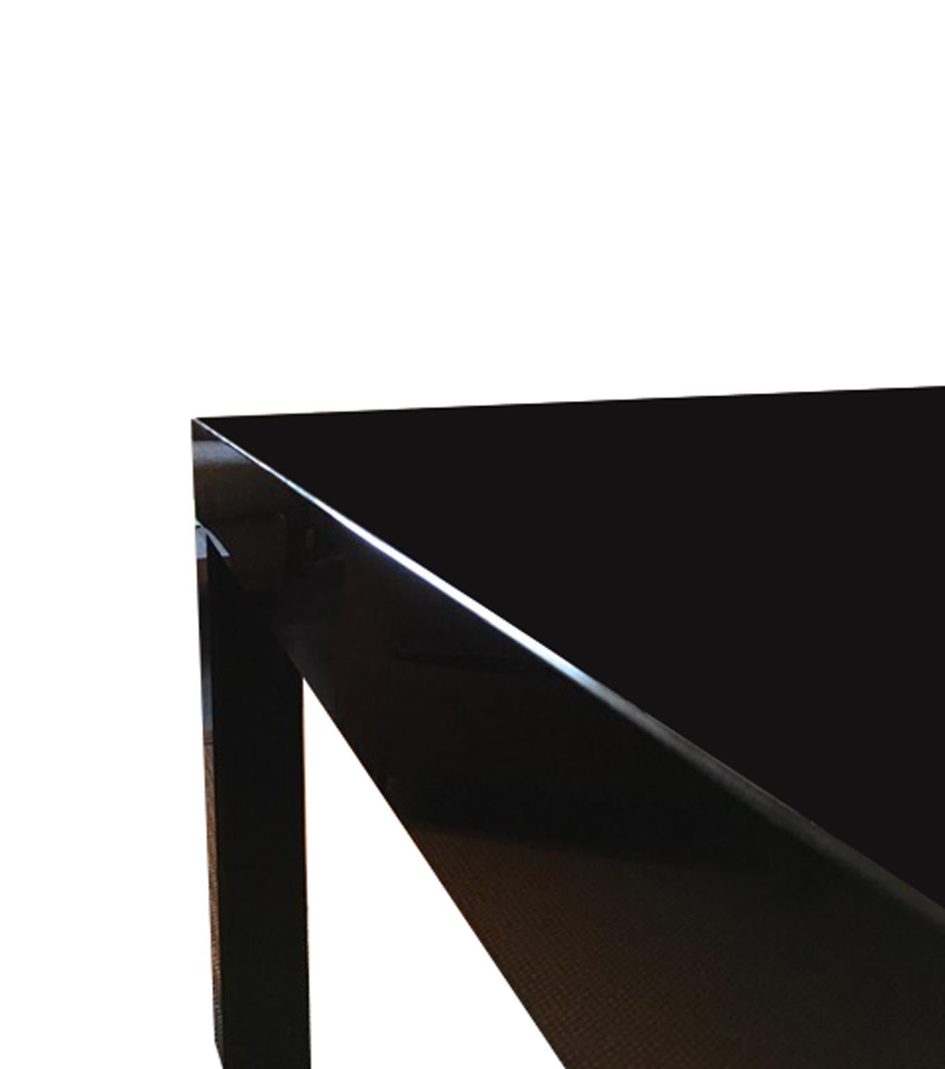 Italienischer Esstisch aus schwarzem Glas im minimalistischen Stil mit italienischem Design und zeitgenössischer Produktion im Angebot 9