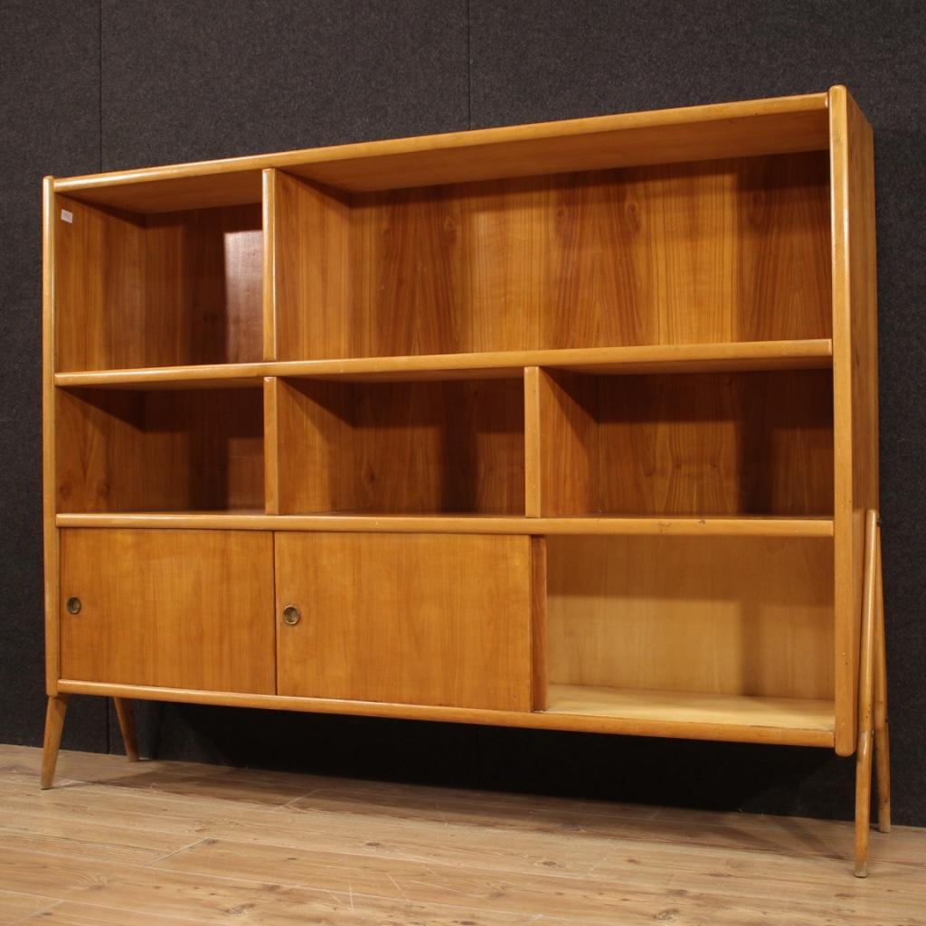Italian Design Bookcase in Exotic Wood, 1960-1970 In Good Condition For Sale In London, GB