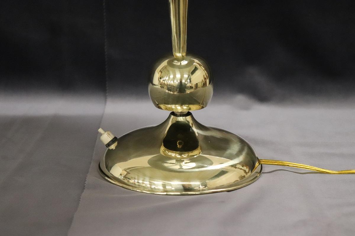 Milieu du XXe siècle Lampe de table en laiton design italien par Oscar Torlasco pour Lumi, années 1950 en vente