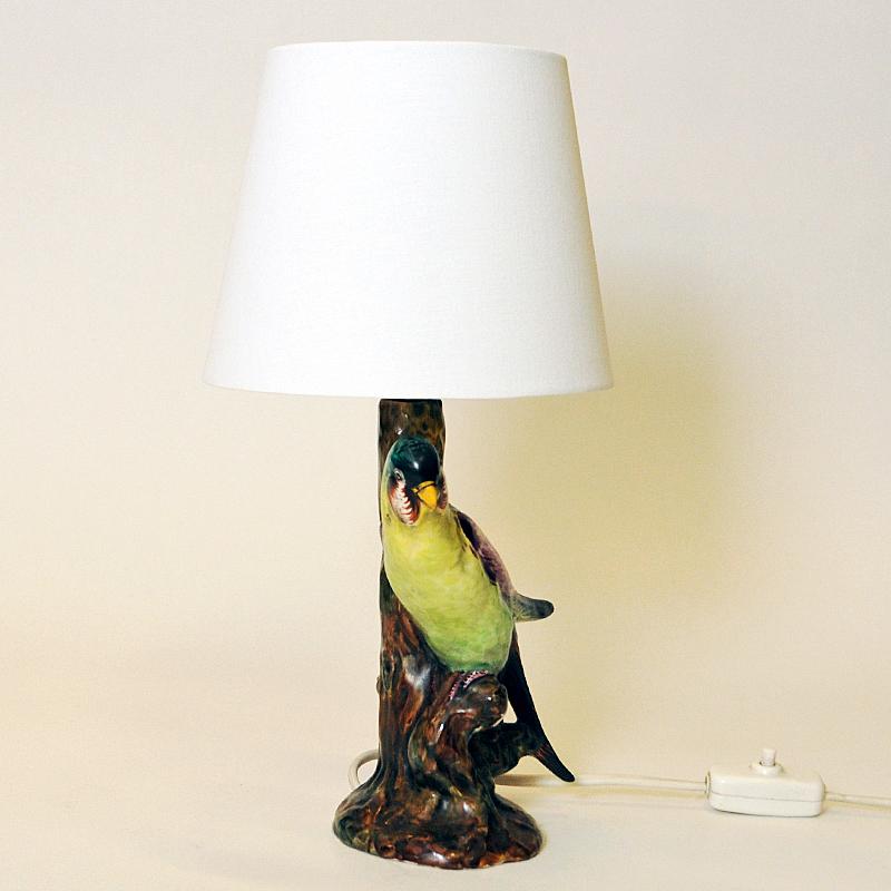 Italian design Budgerigar bird ceramic table lamp 1950s In Good Condition In Stockholm, SE