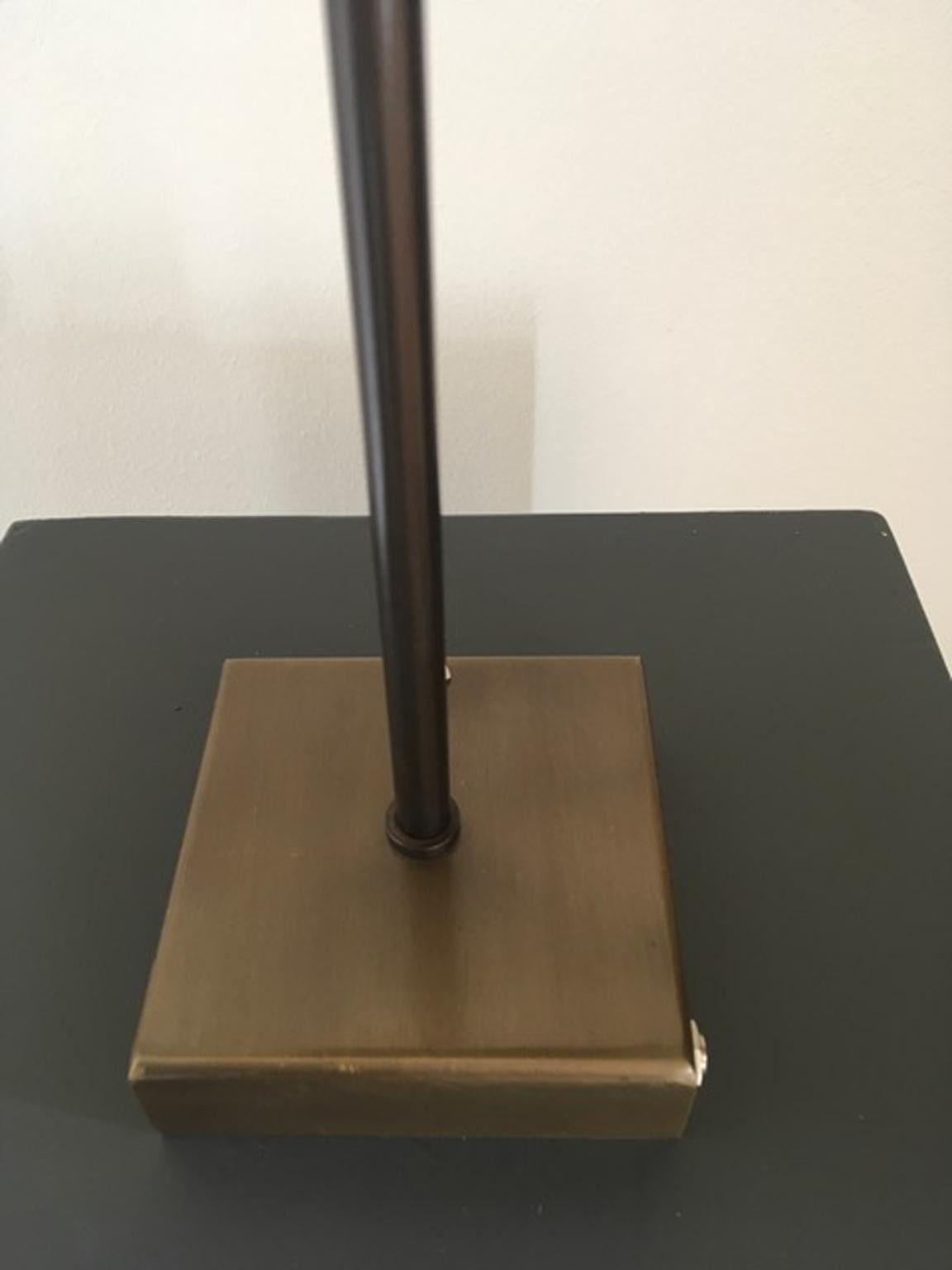 Laiton Lampe de table sans fil en laiton bruni de conception italienne Contemporary Production en vente