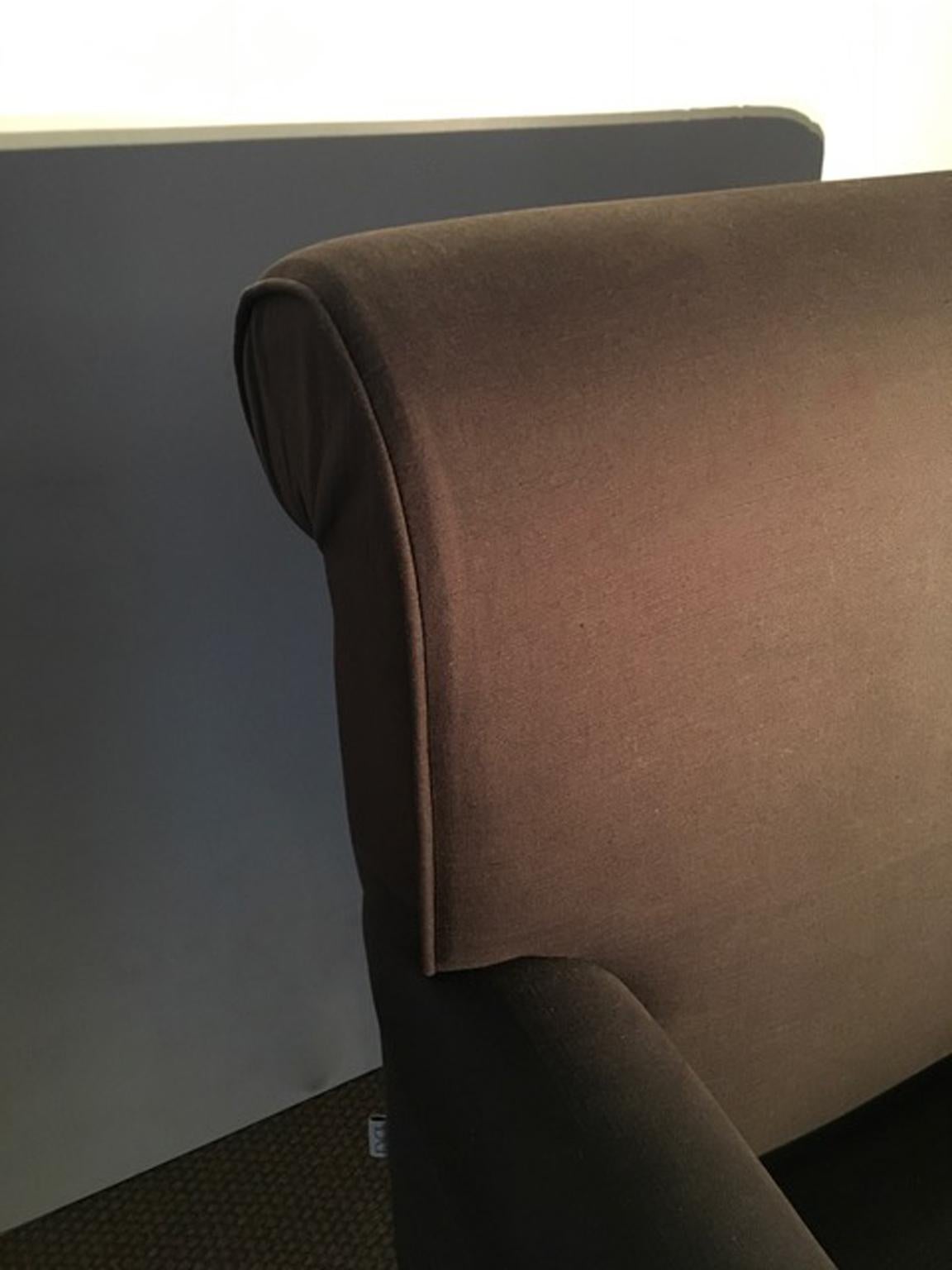 Italien Zeitgenössisches Design Kaffee Farbe Leinen gepolstert Sessel im Angebot 5