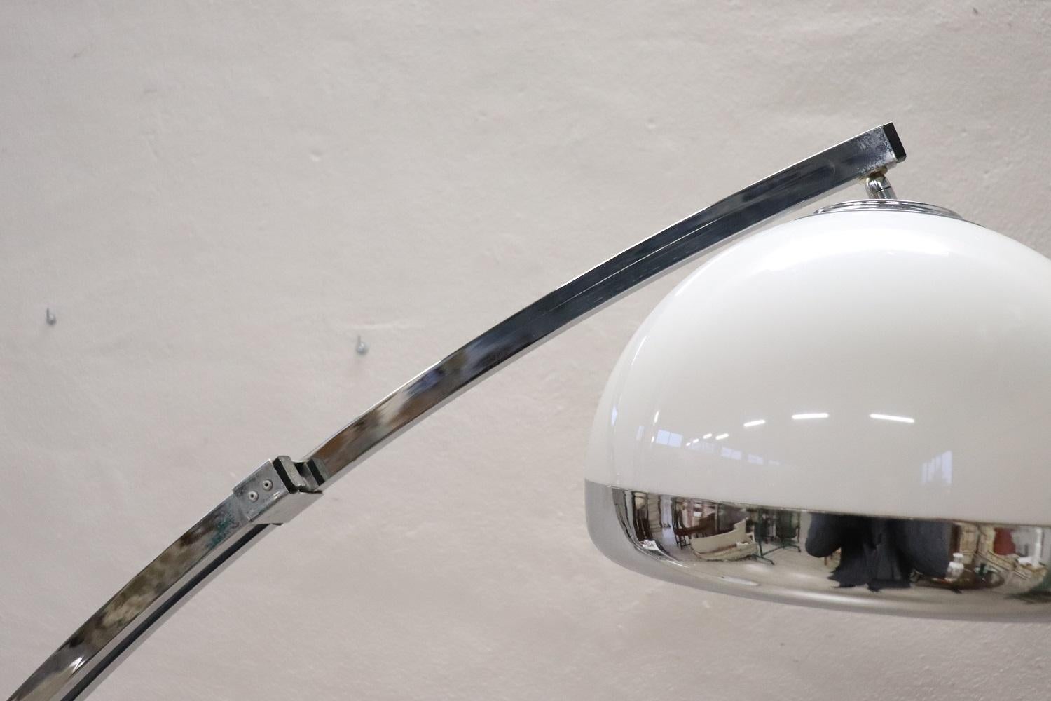 Verstellbare Arc-Stehlampe, italienisches Design von Harvey Guzzini, 1970er Jahre im Angebot 2