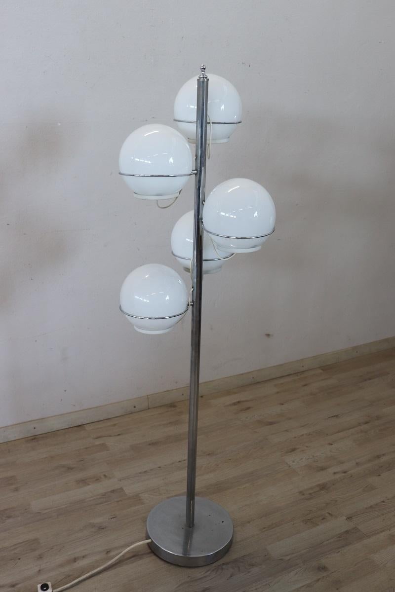 Metal Italian Design Chromed metal and Glass Floor Lamp by Gino Sarfatti, 1960s For Sale