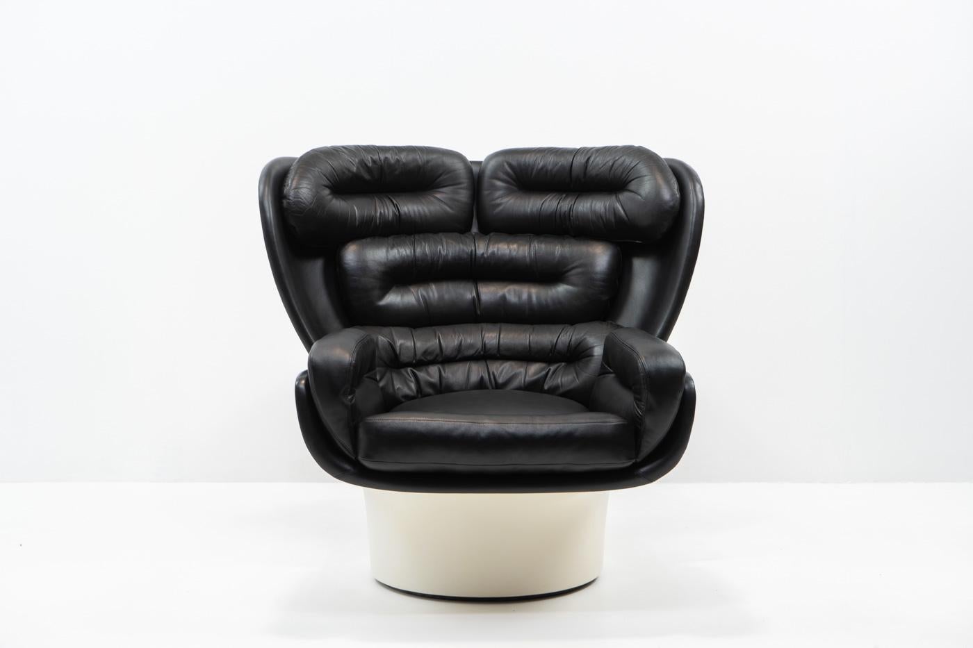 La chaise Elda de Joe Colombo (1963) est un chef-d'œuvre du design d'après-guerre : 

Le design est encore aujourd'hui considéré comme futuriste, avec sa coque en fibre de verre moulée et sa base pivotante, offrant confort et mobilité.

Cette chaise