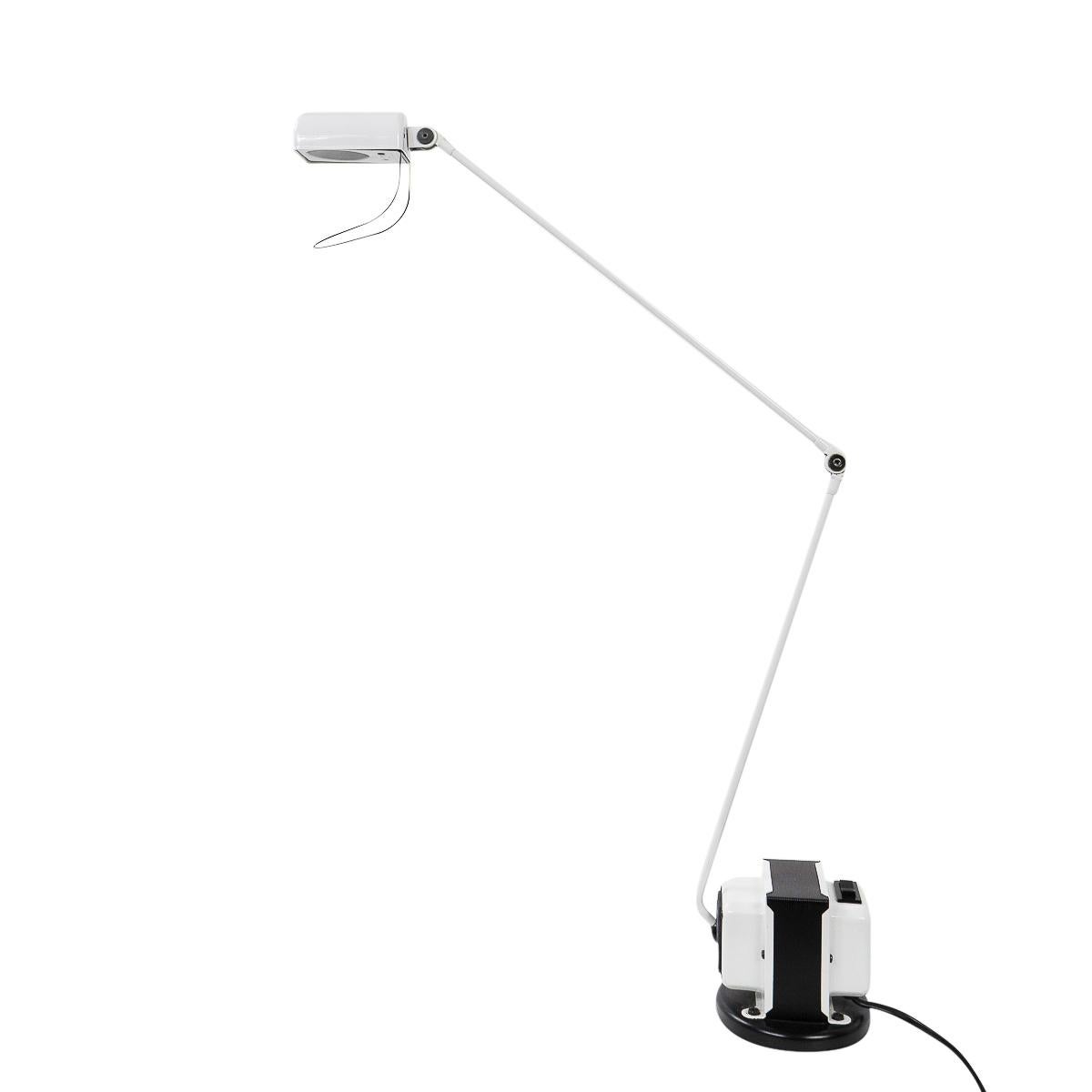Klassische italienische Lumina Daphine-Tischlampe im italienischen Design von Tommaso Cimini, 1980er Jahre (Moderne der Mitte des Jahrhunderts) im Angebot