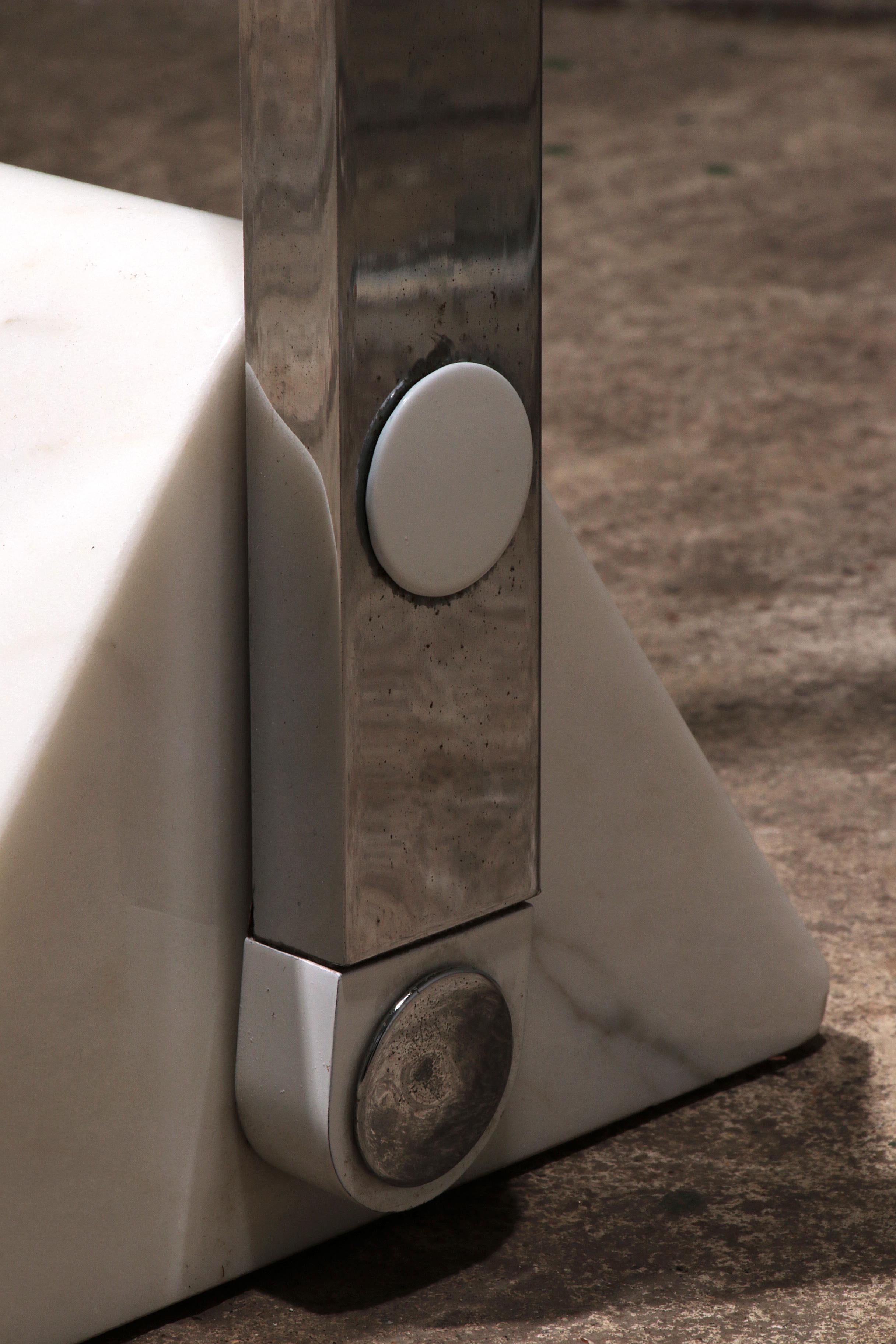Italian Design Coat rack with white marble base and chrome uprights, 1970 For Sale 5