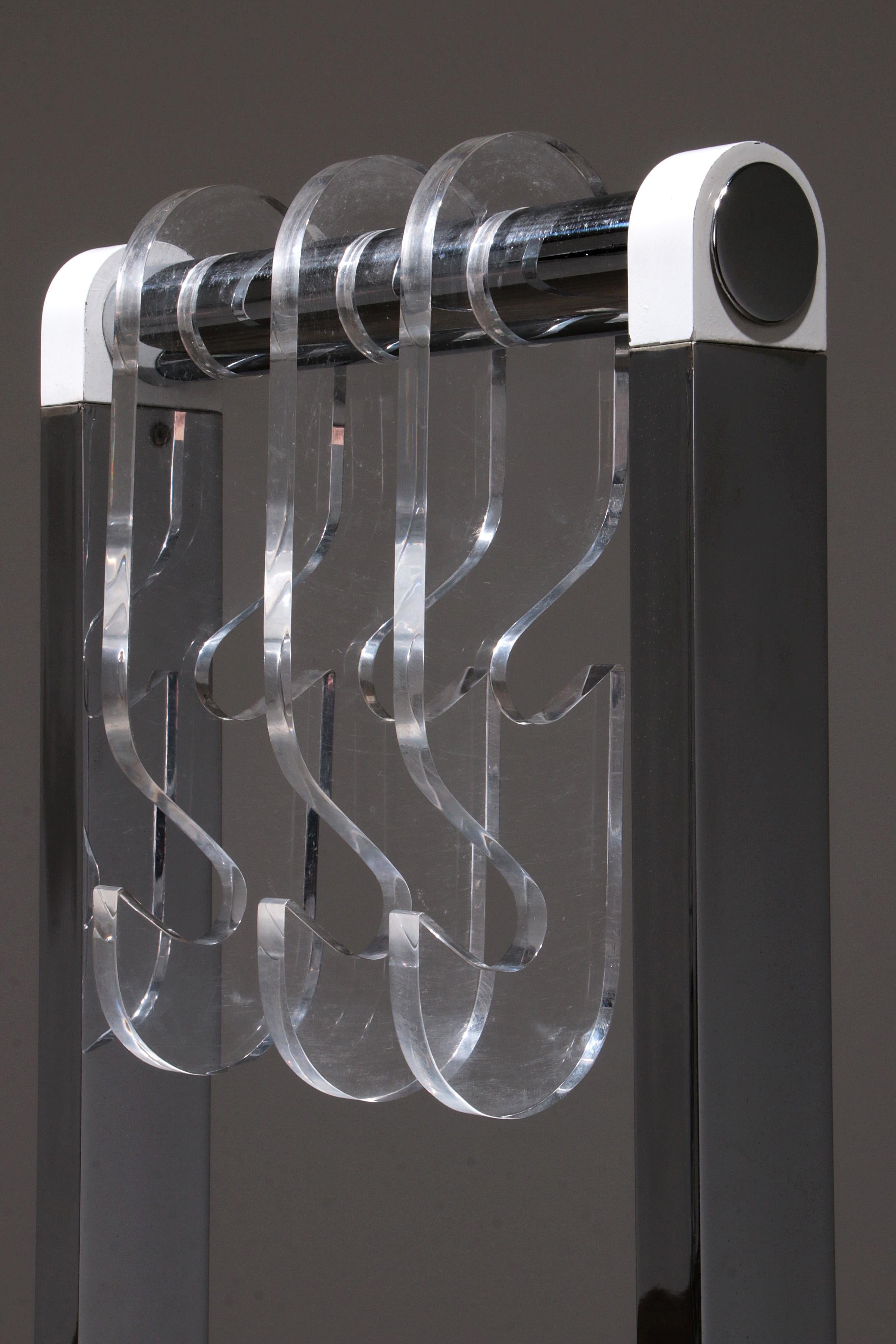 Italian Design Coat rack with white marble base and chrome uprights, 1970 For Sale 7