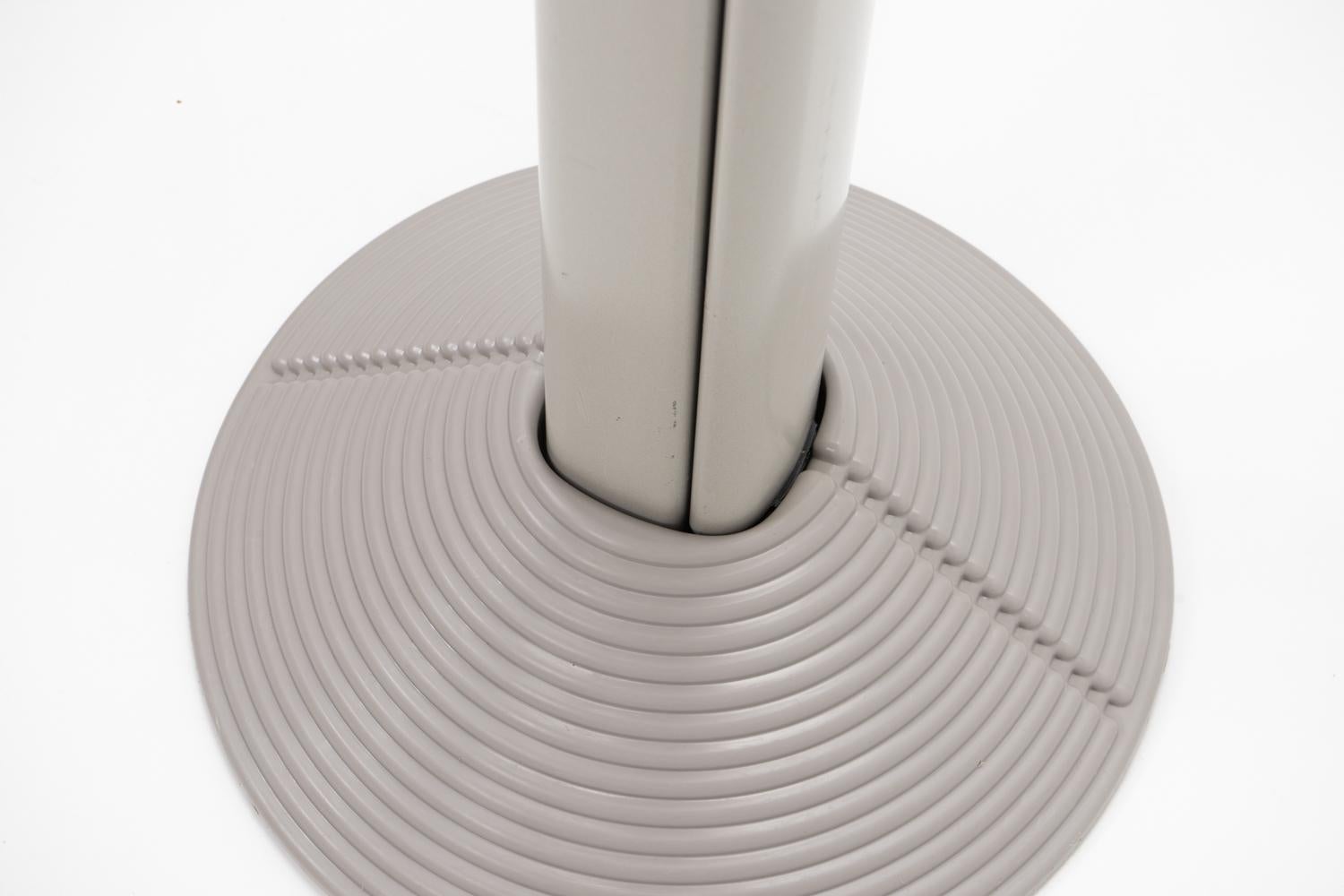 Appendiabiti e scale pieghevoli di design italiano 