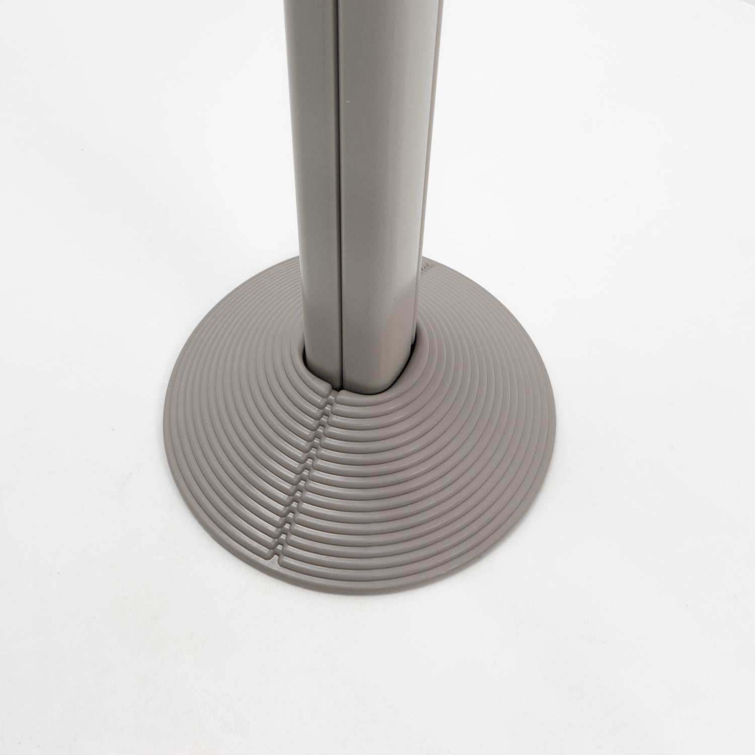 Appendiabiti e scale pieghevoli di design italiano 