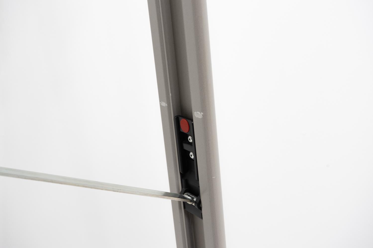 Appendiabiti e scale pieghevoli di design italiano 