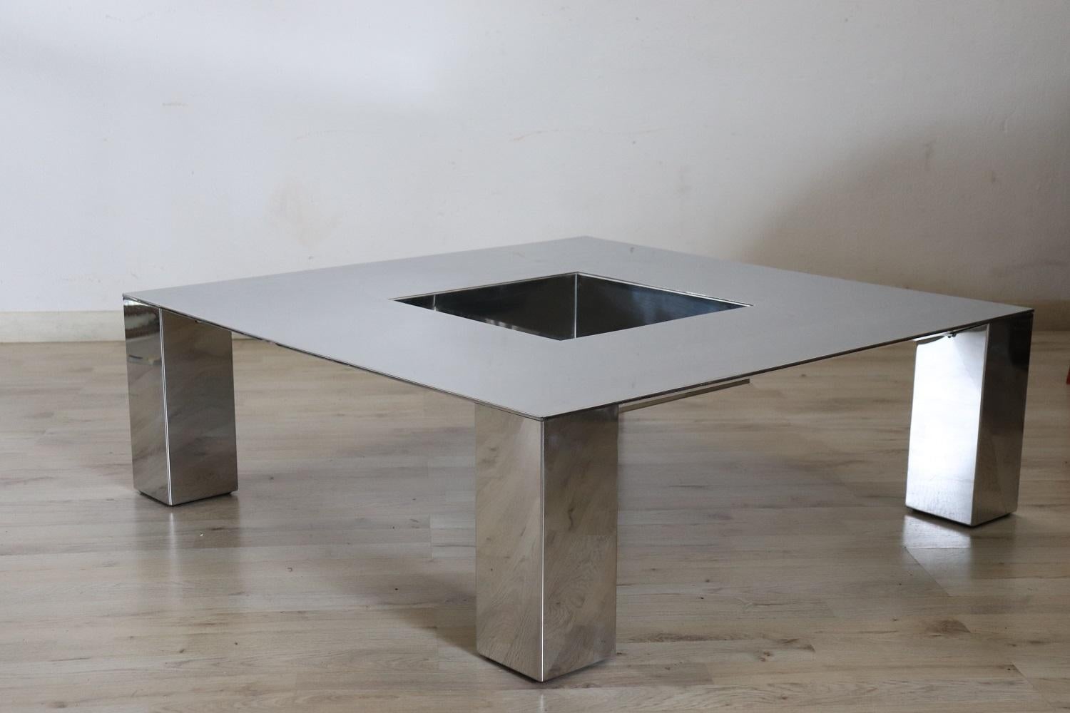 Rare and fine quality Italian design 1970s large coffee table or sofa table by Giovanni Offredi for Saporiti. The square-sized Tebe model, table is made with a steel structure. A particular and futuristic line. Perfect for modern environments. There