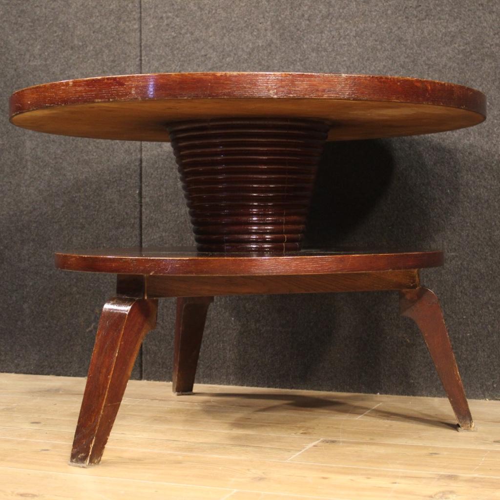 Italian Design Coffee Table in Beechwood, 20th Century In Good Condition For Sale In London, GB