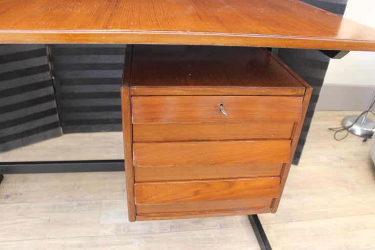 Italian Design Desk 1970 For Sale at 1stDibs