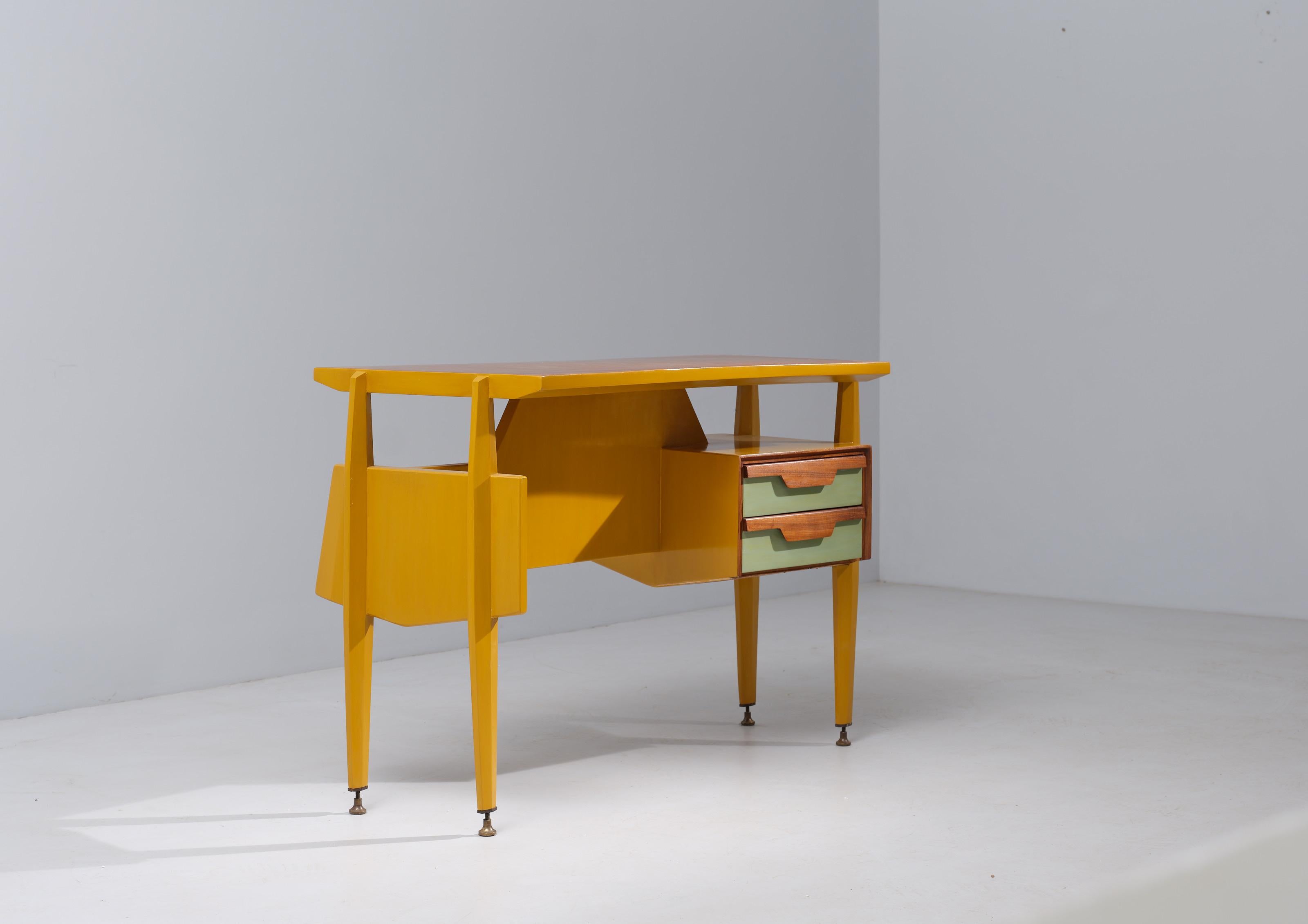 Italian Design Desk from the 50s, Restyled with Modern Flair by RETRO4M In Good Condition For Sale In Rome, IT
