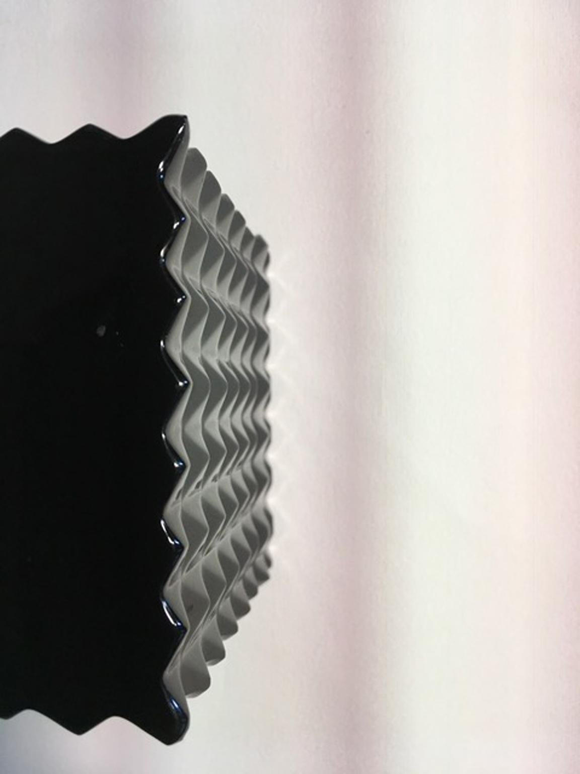 Encendedor de mesa facetado de cristal negro de estilo moderno de mediados de siglo de Italia en venta 2