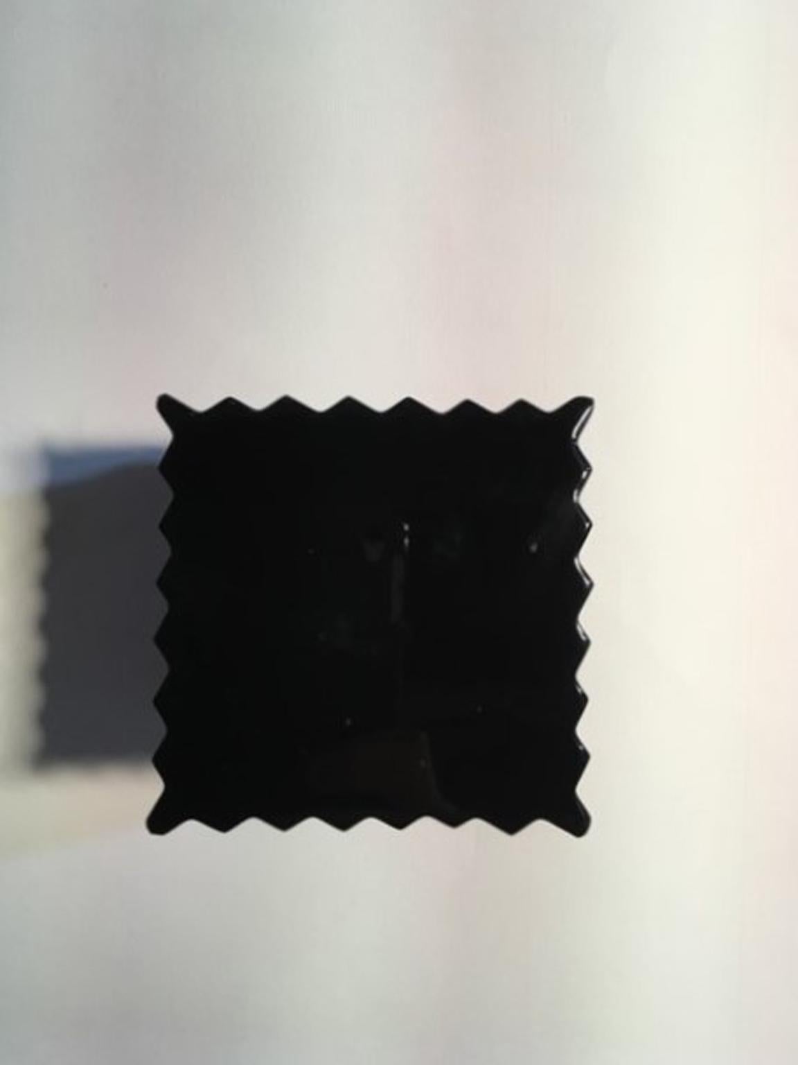 Italien Modernes Design Schwarzes facettiertes Kristalltischfeuerzeug Zeitgenössische Produktion im Angebot 2
