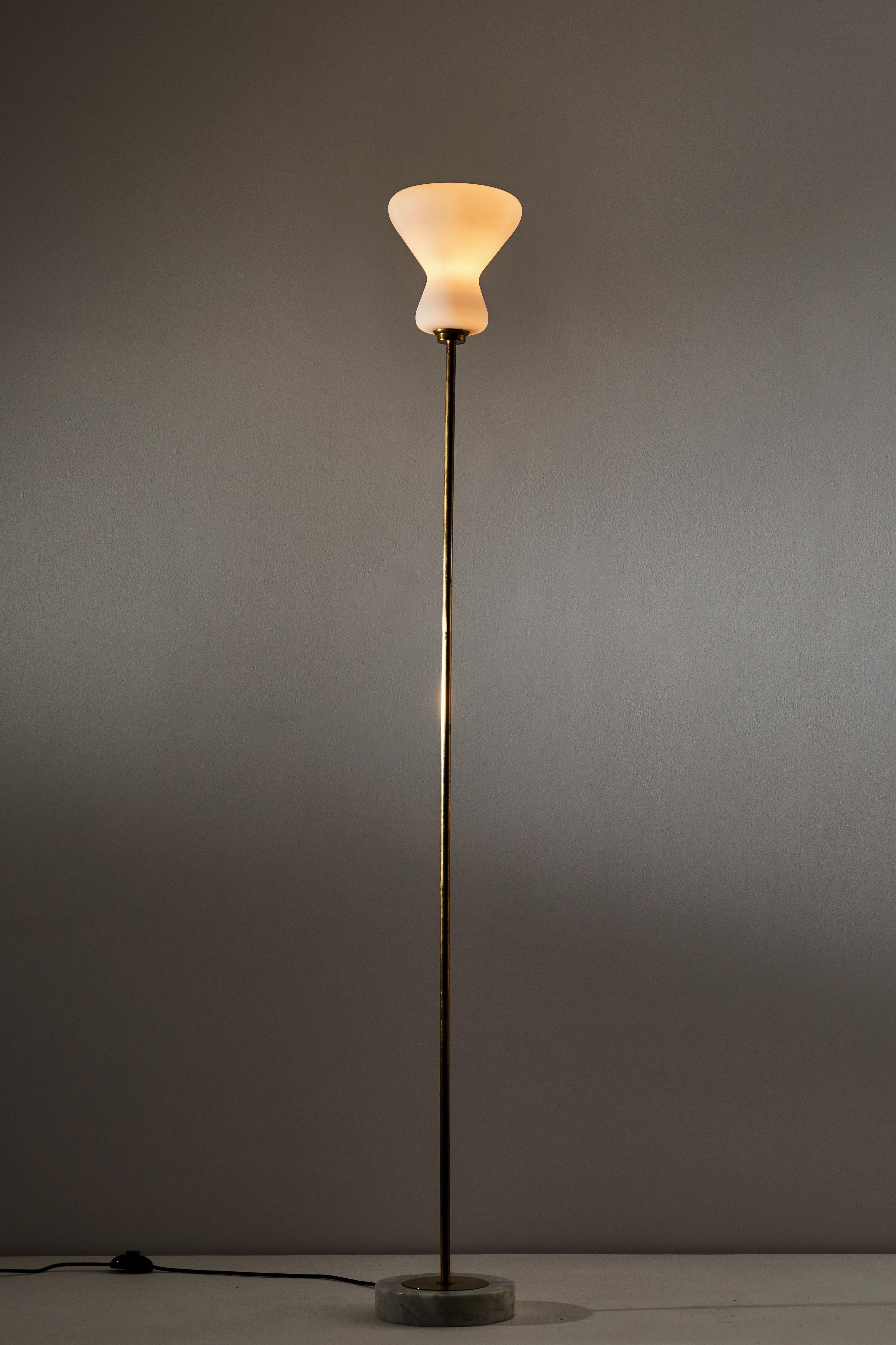 Italian design floor lamp. Manufactured in Italy, circa 1950s. Brushed satin glass diffuser, brass and marble base. Original cord. Takes one E27 40w maximum bulb. Bulbs provided as a onetime courtesy.