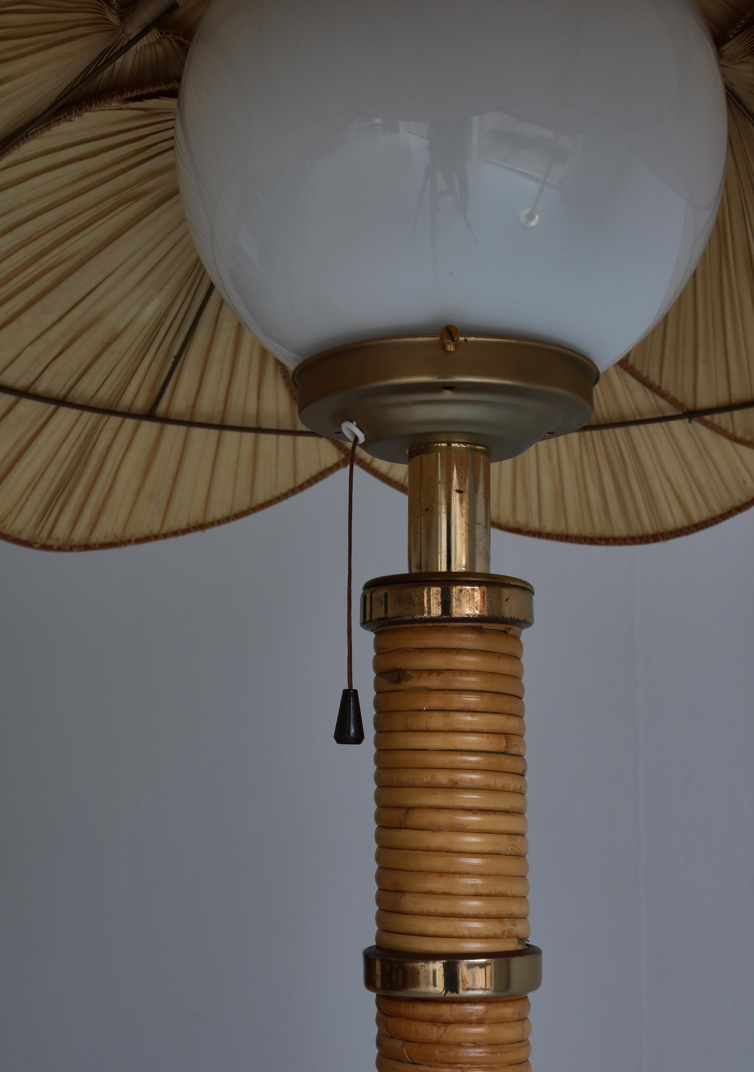 Italian Design Floor Lamp in Brass, Glass & Rattan, 1970s 6