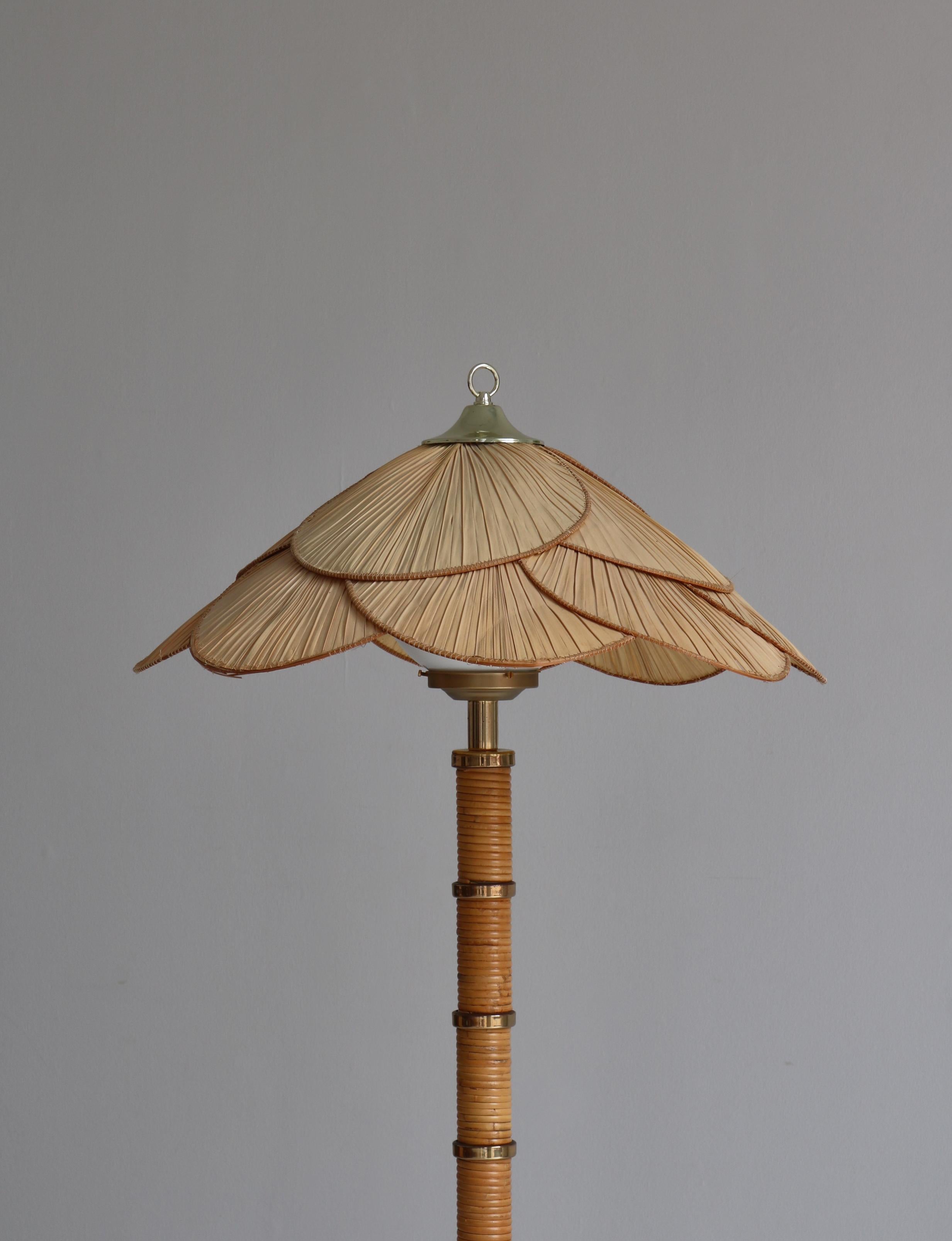 Mid-Century Modern Italian Design Floor Lamp in Brass, Glass & Rattan, 1970s