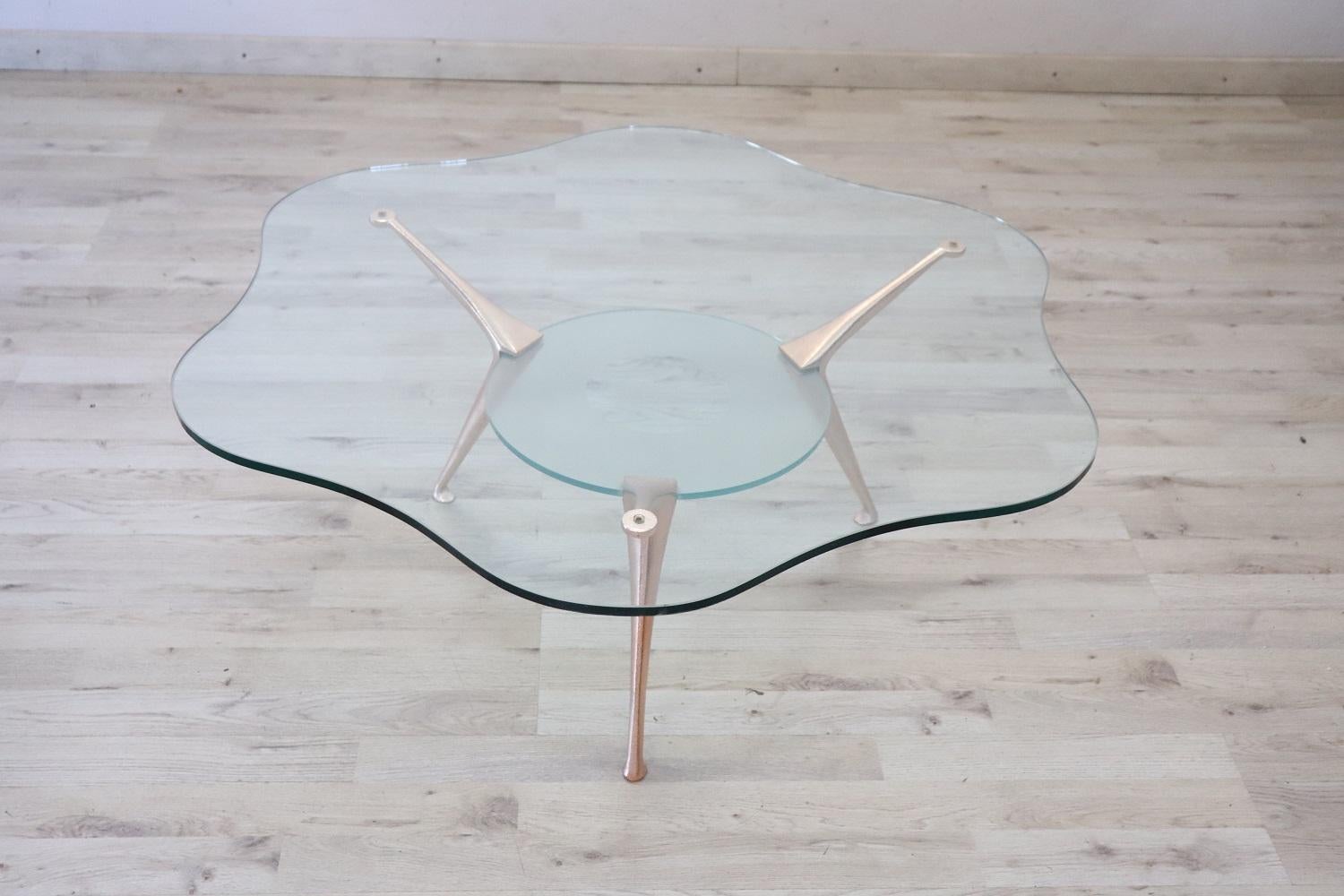 Rare and fine quality Italian design 1970s coffee table or sofa table by Bontempi. The table features lacquered steel legs. The glass top has a particular flower shape. Perfect for modern environments.