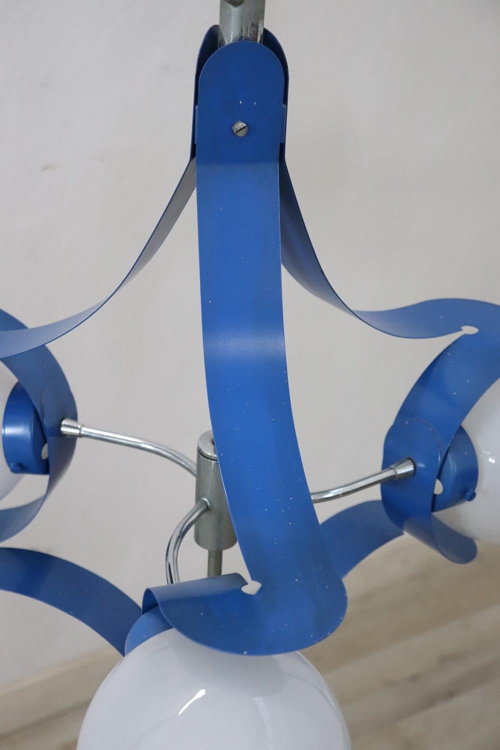 Mid-20th Century Italian Design Glass and Blue Lacquered Metal Stilnovo Style Chandelier, 1950s For Sale