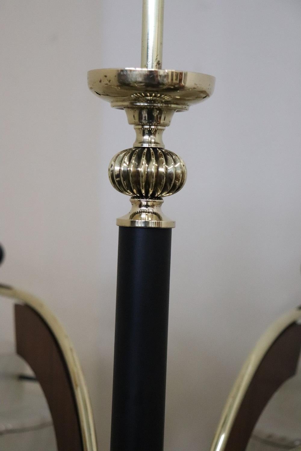 Lampadario di design italiano in vetro, metallo laccato nero e ottone, anni '50 in vendita 5