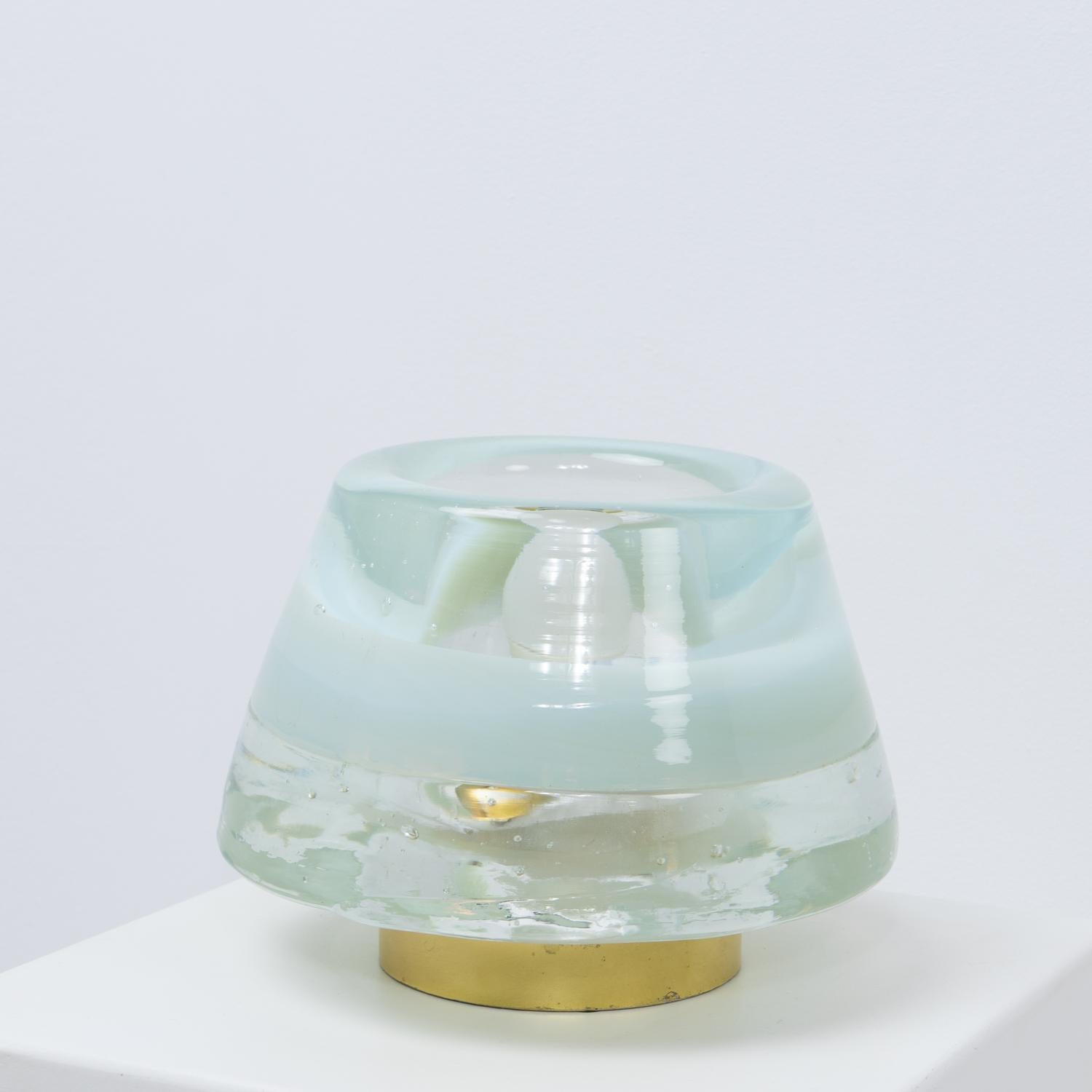 Lámpara de mesa de cristal Leucos de diseño italiano hecha a mano, época 1970 Moderno de mediados de siglo en venta