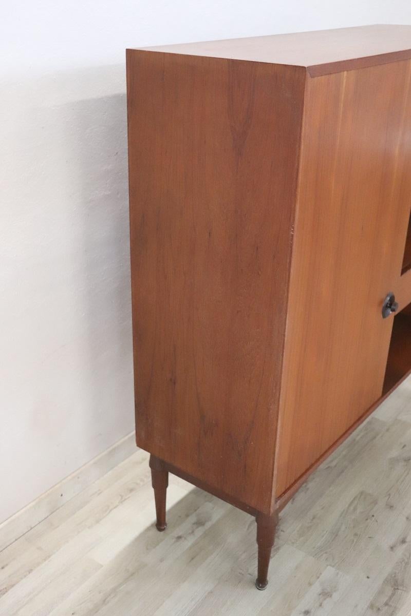 Teck Buffet de design italien en placage de teck, années 1960 en vente