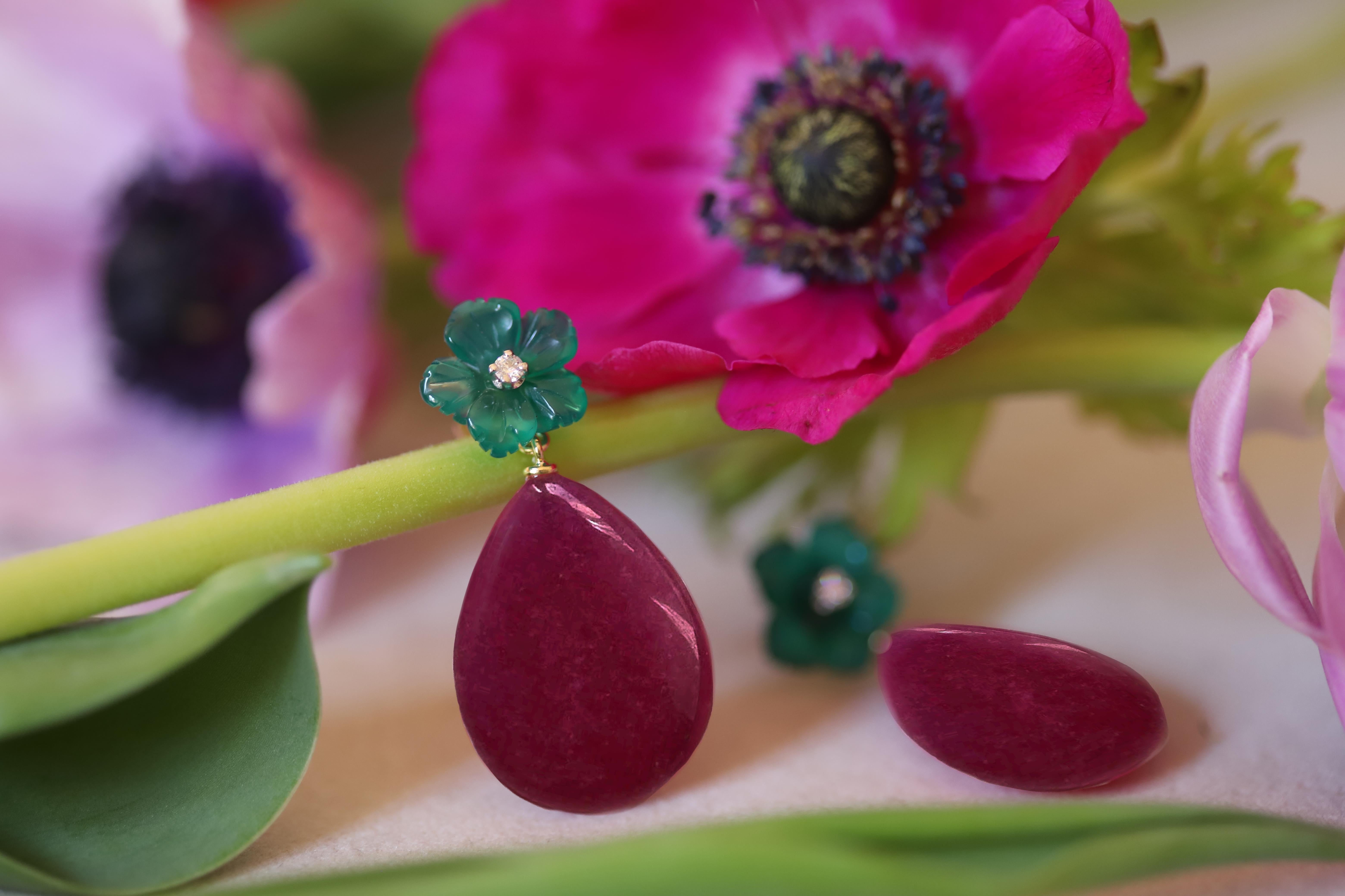 Red Jade 0.06c White Diamonds Green Agate 18k Gold Happy Flower Dangle Earrings In New Condition For Sale In Rome, IT