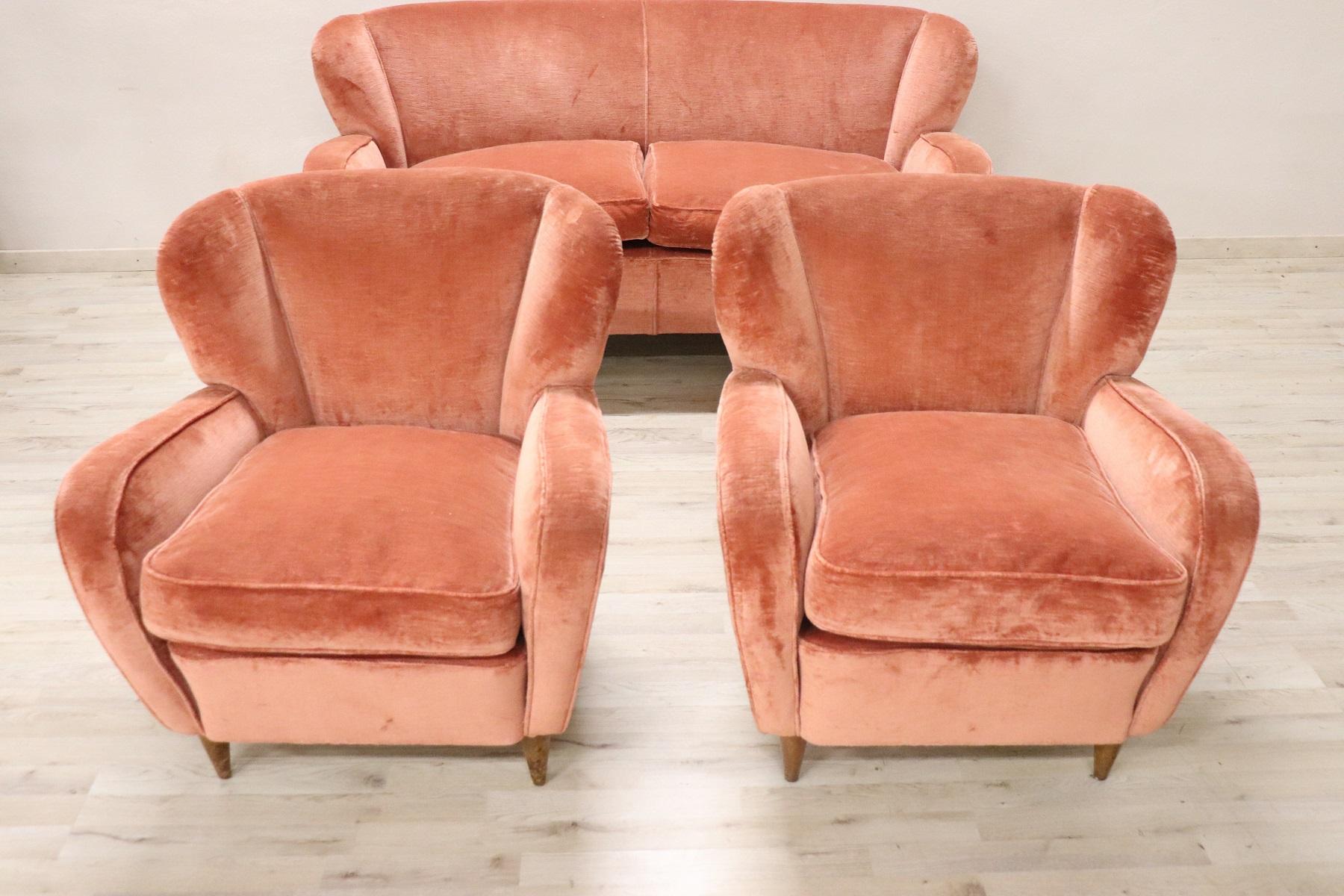 Late 20th Century Italian Design Living Room Set or Salon Suite in Pink Velvet, 1970s