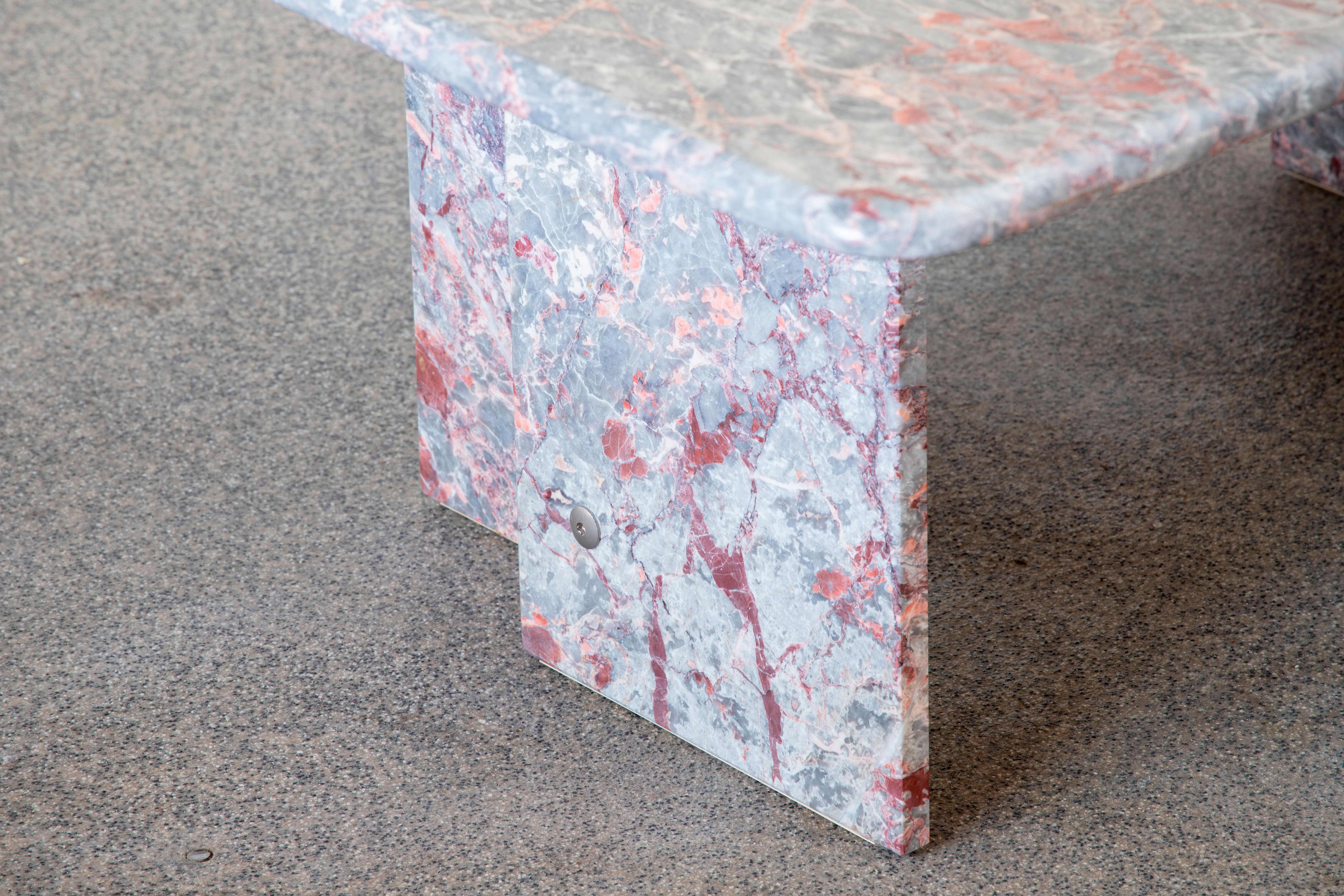 Table basse en marbre de conception italienne, 1970 en vente 4