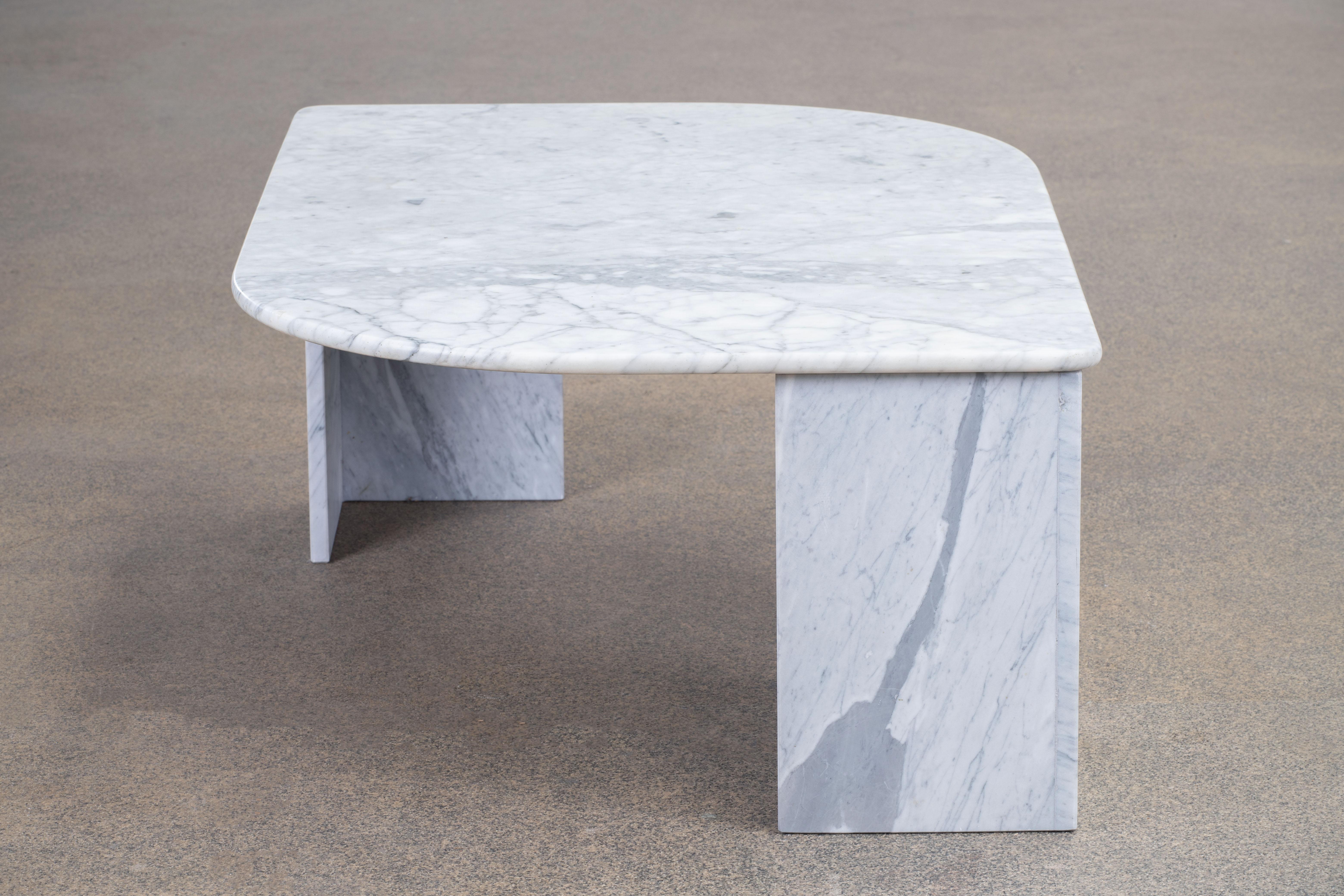 Italian Design Marble Coffee Table, 1970 For Sale 6