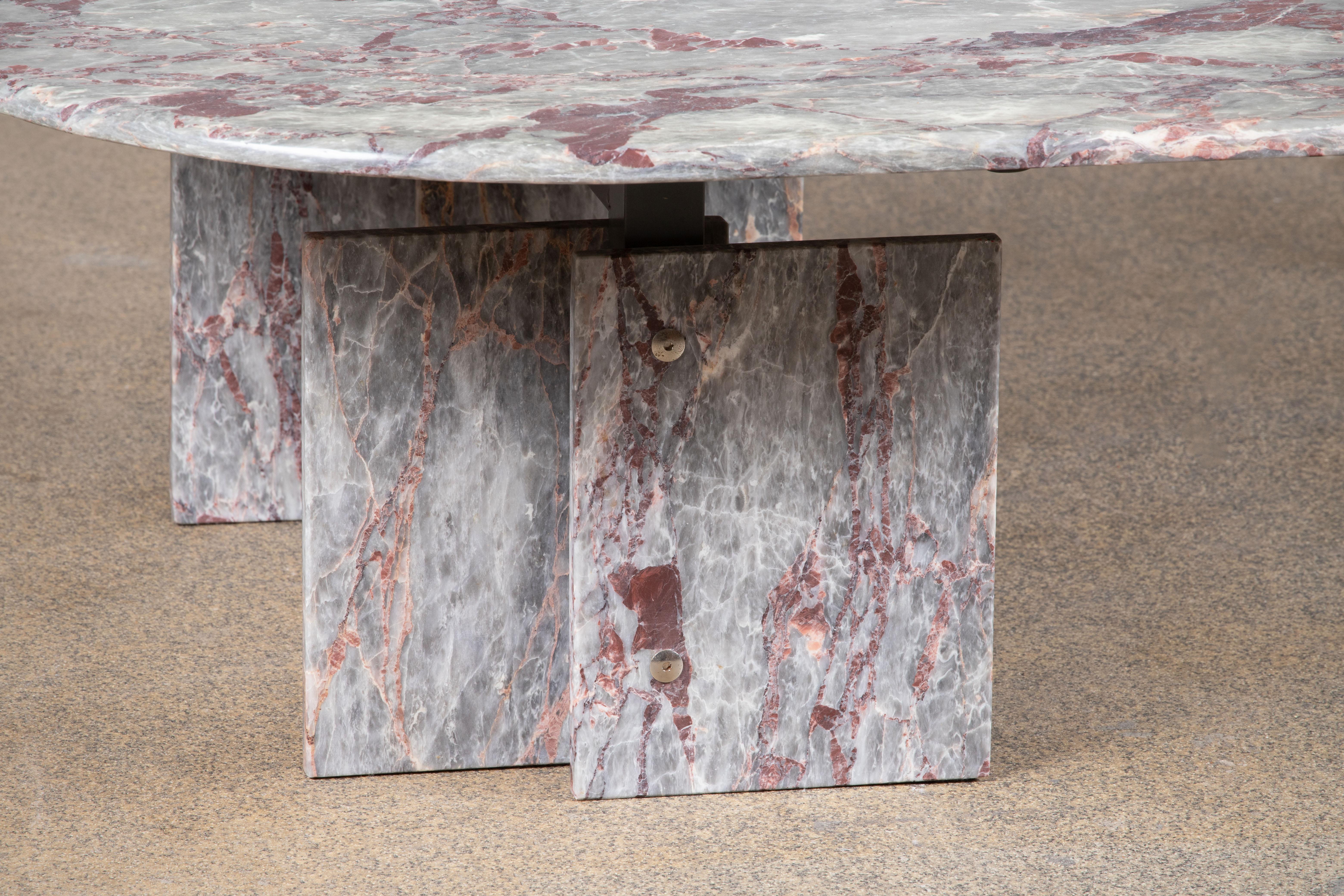Table basse en marbre de conception italienne, 1970 en vente 6