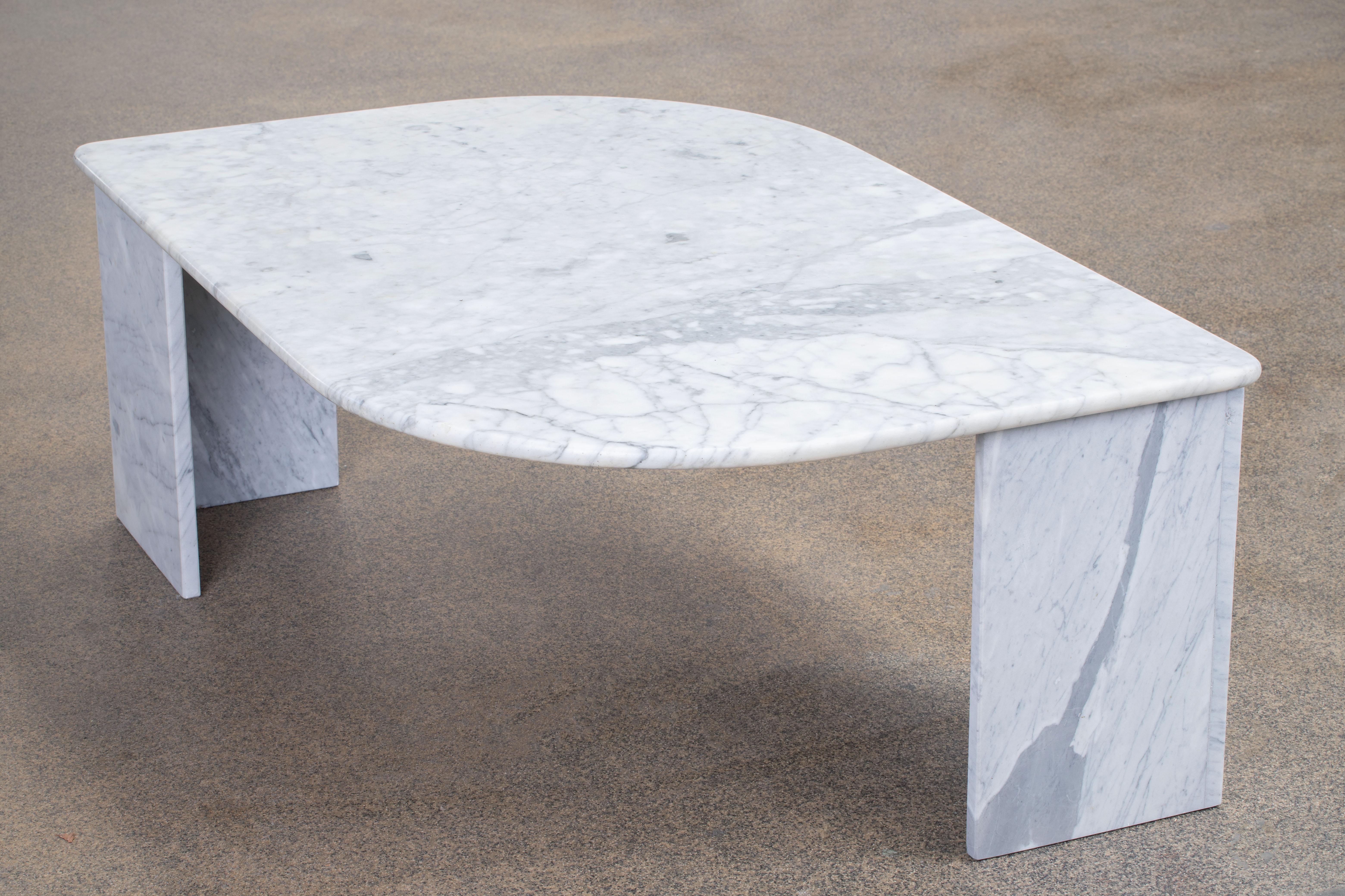 Italian Design Marble Coffee Table, 1970 For Sale 9