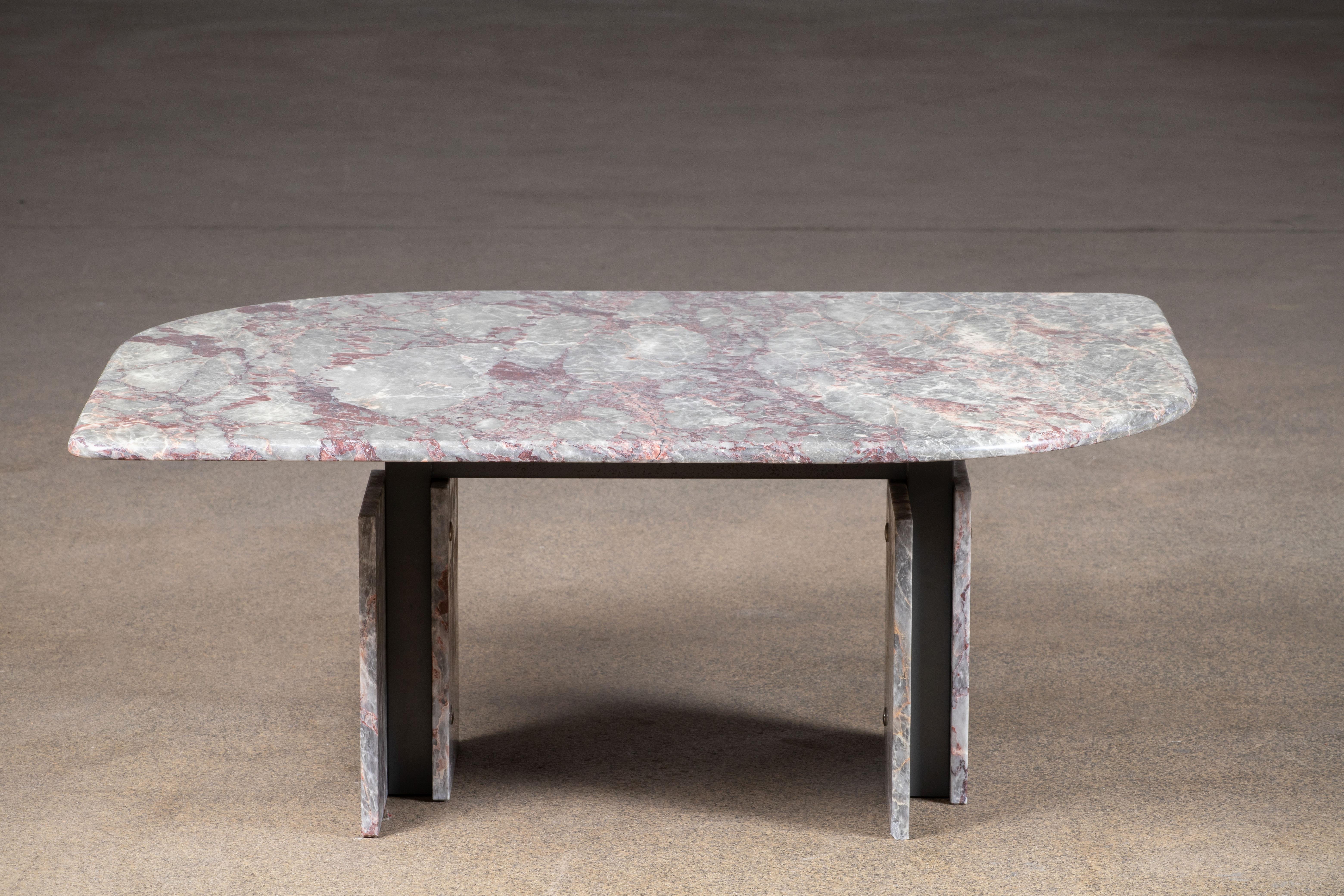 Marbre Table basse en marbre de conception italienne, 1970 en vente