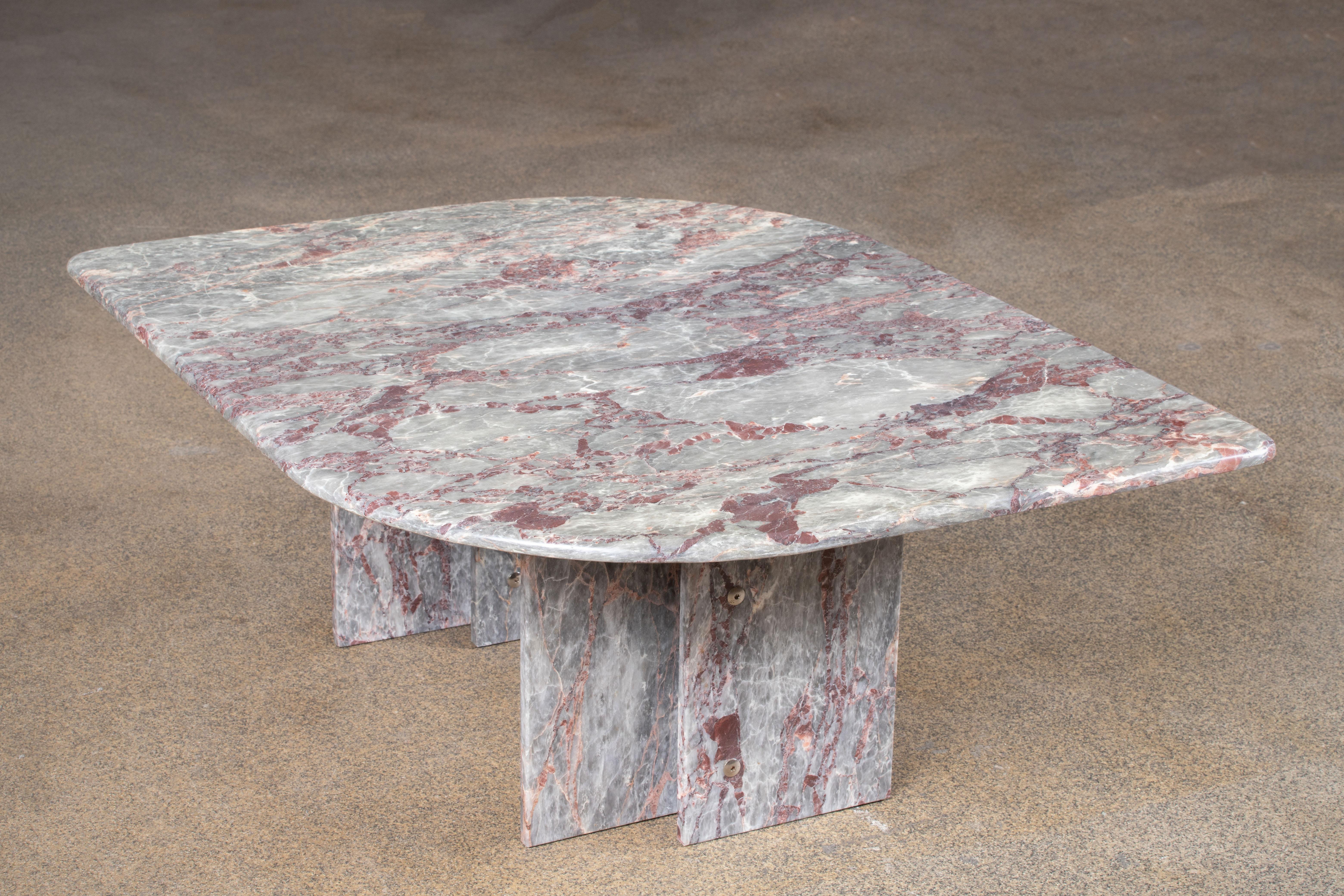 Table basse en marbre de conception italienne, 1970 en vente 1