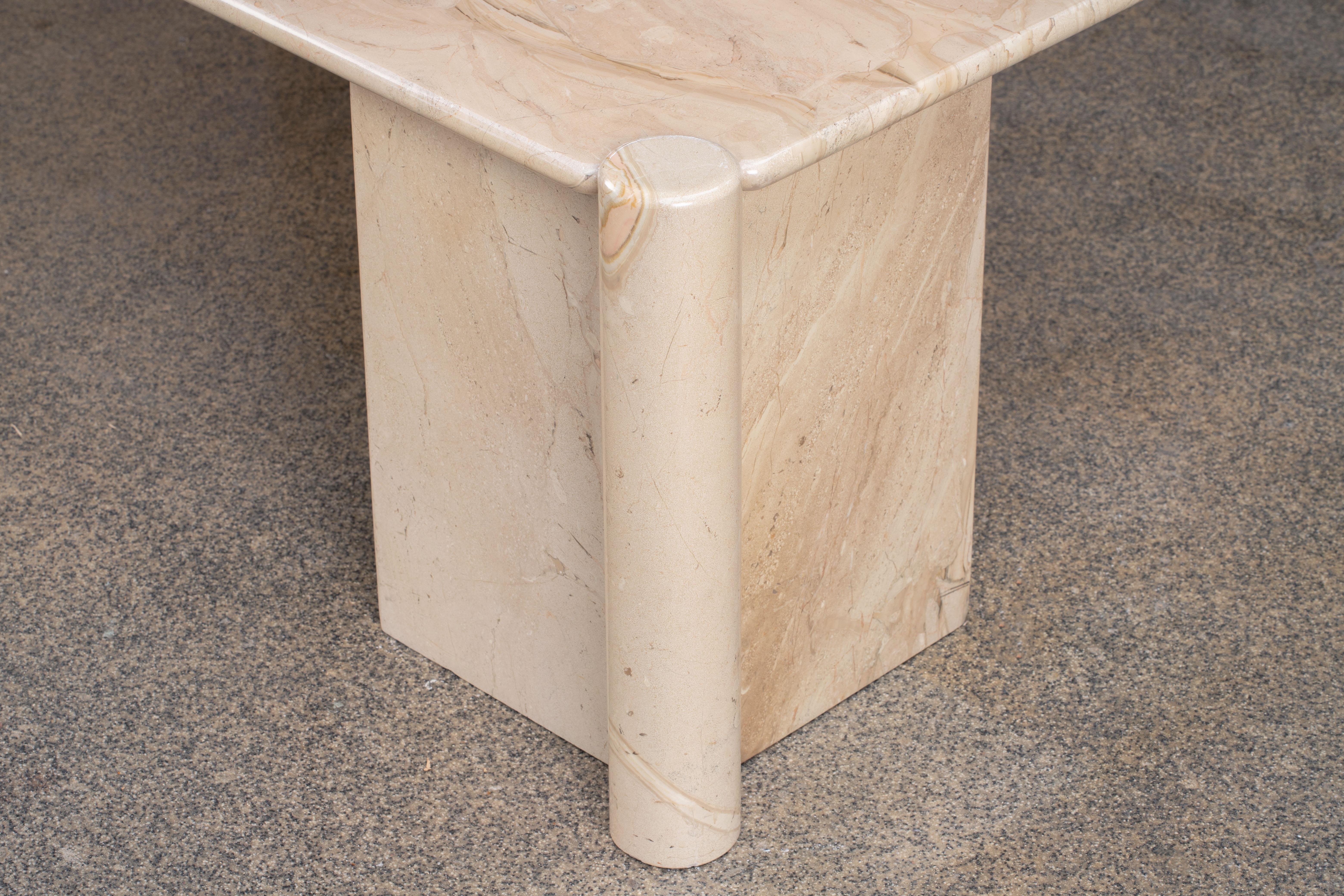 Marbre Table basse en marbre de conception italienne, 1970 en vente