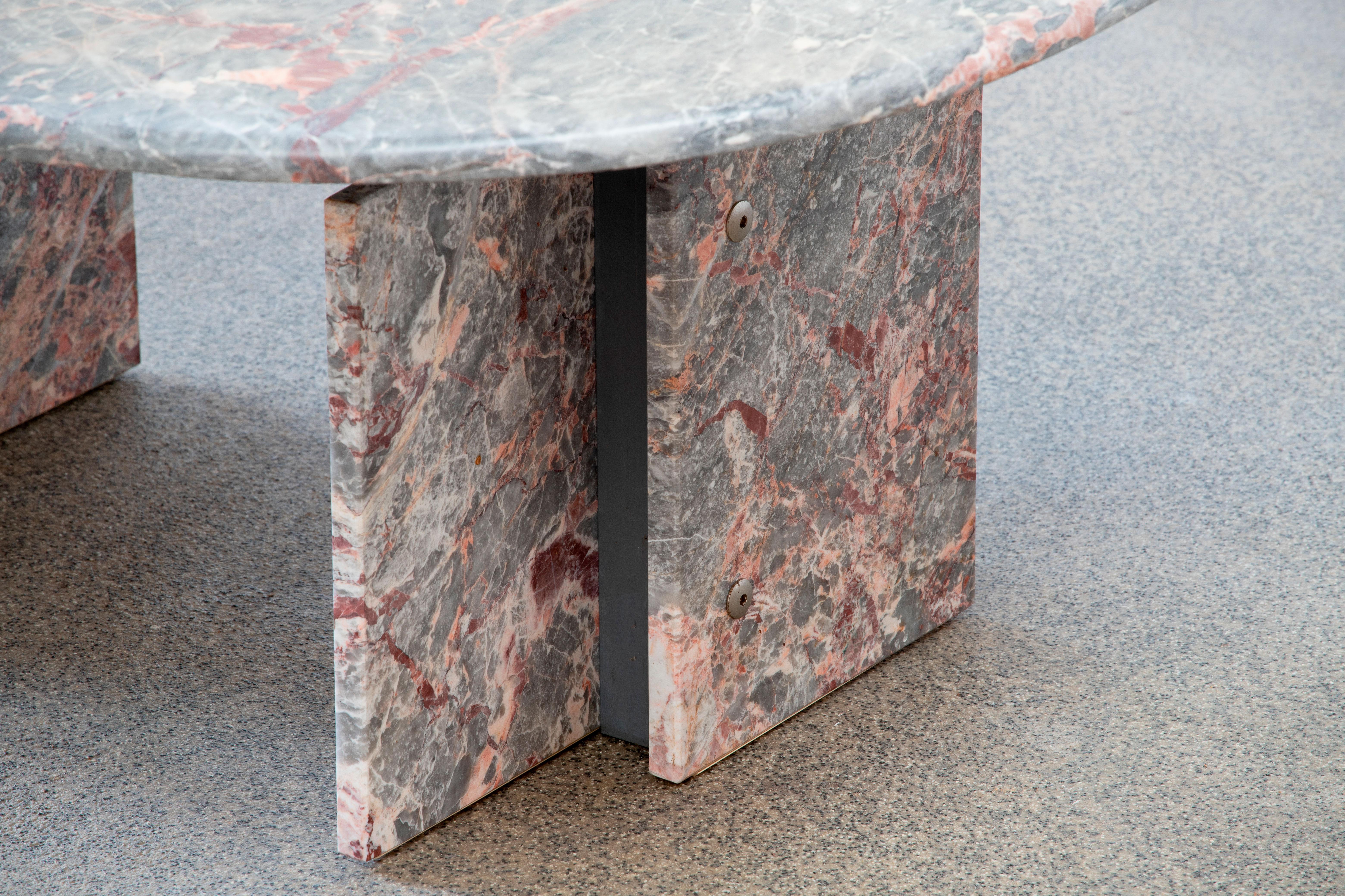 Italian Design Marble Coffee Table, 1970 For Sale 4