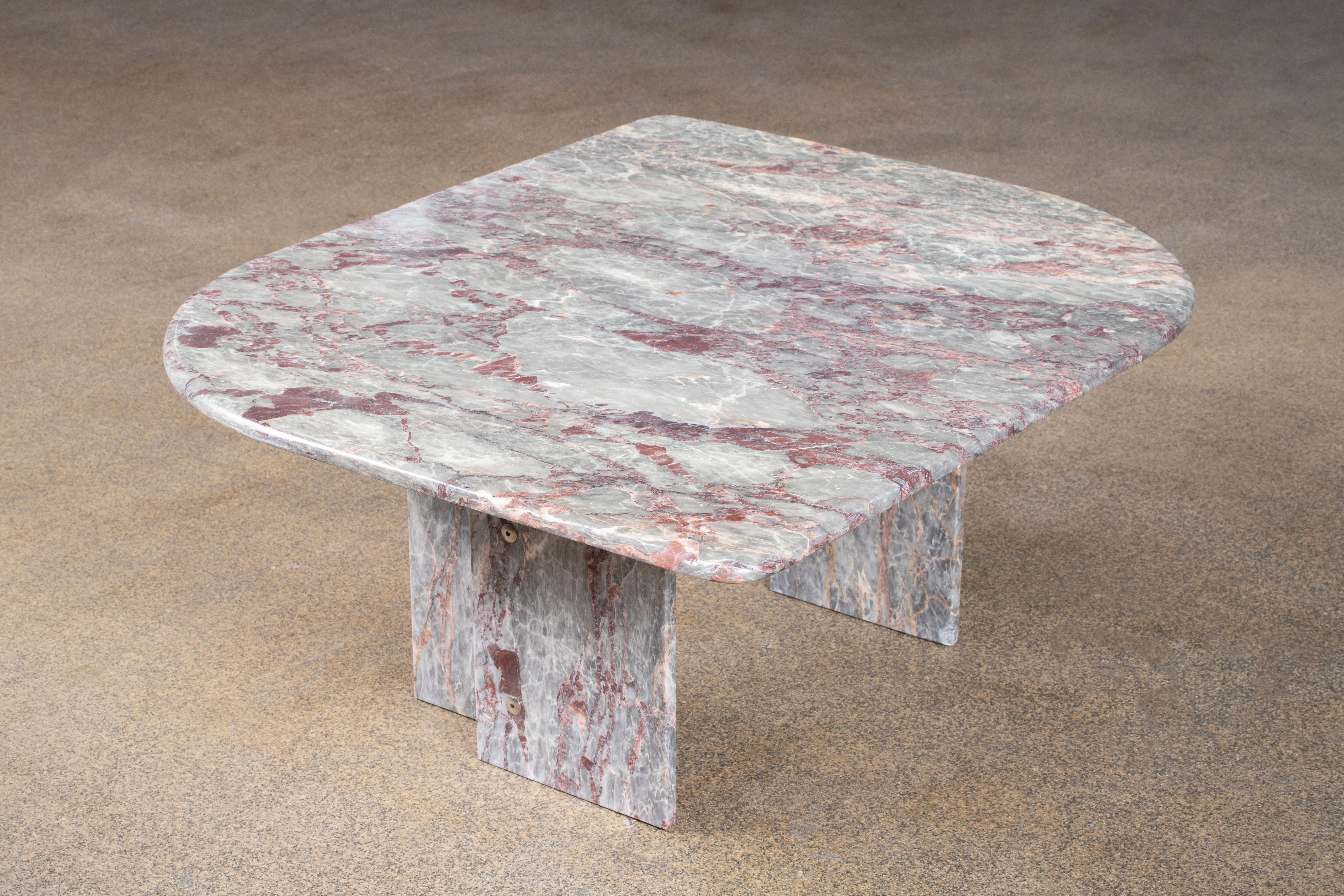 Table basse en marbre de conception italienne, 1970 en vente 3