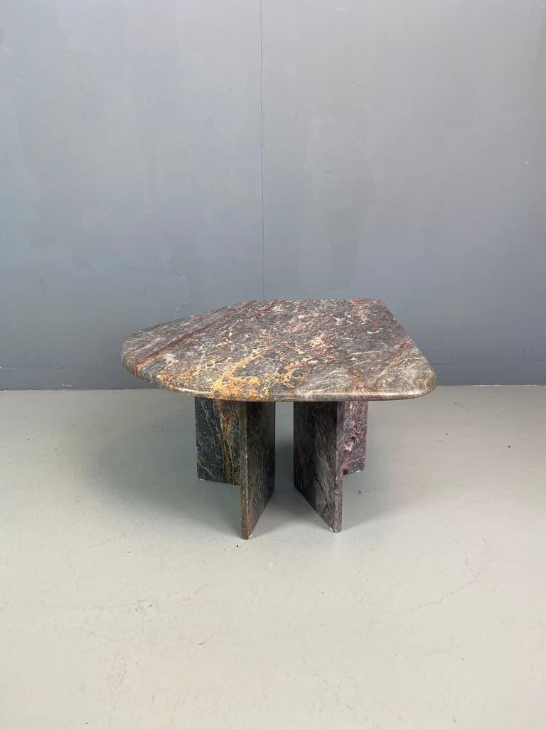Italian design marble side table or small coffee table organic shaped -1970- 2