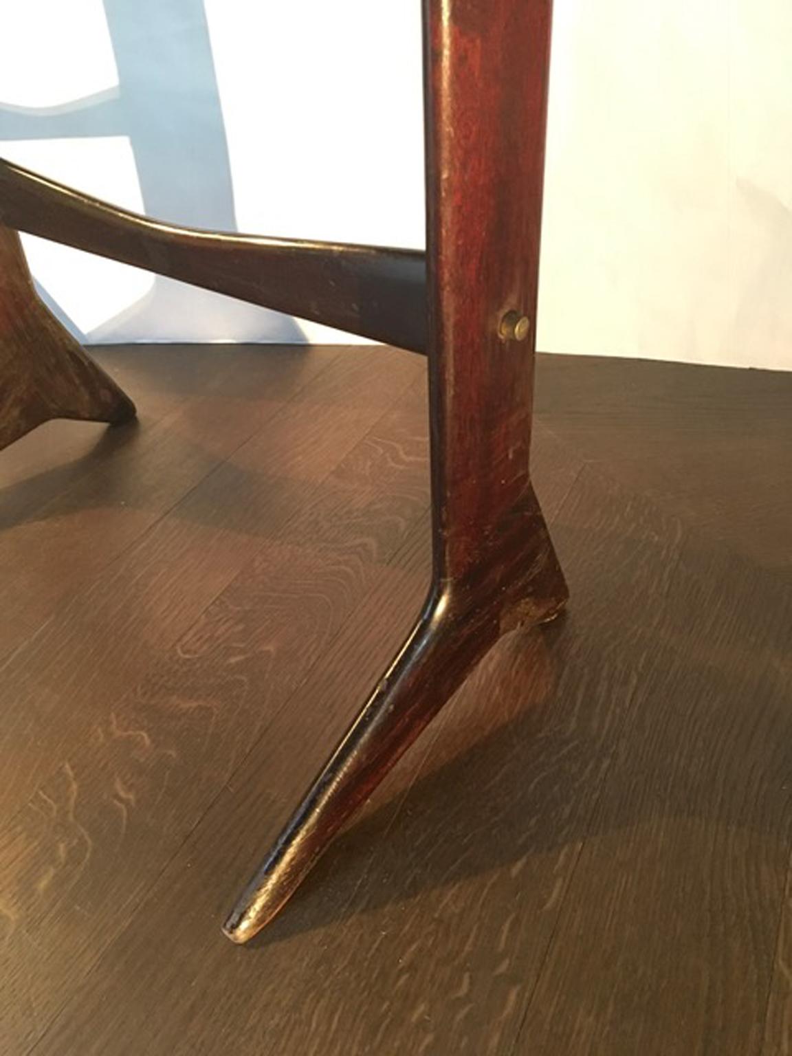 Mid-Century Italian Design  by Ico Parisi Side Table in Walnut and Clear Glass For Sale 8