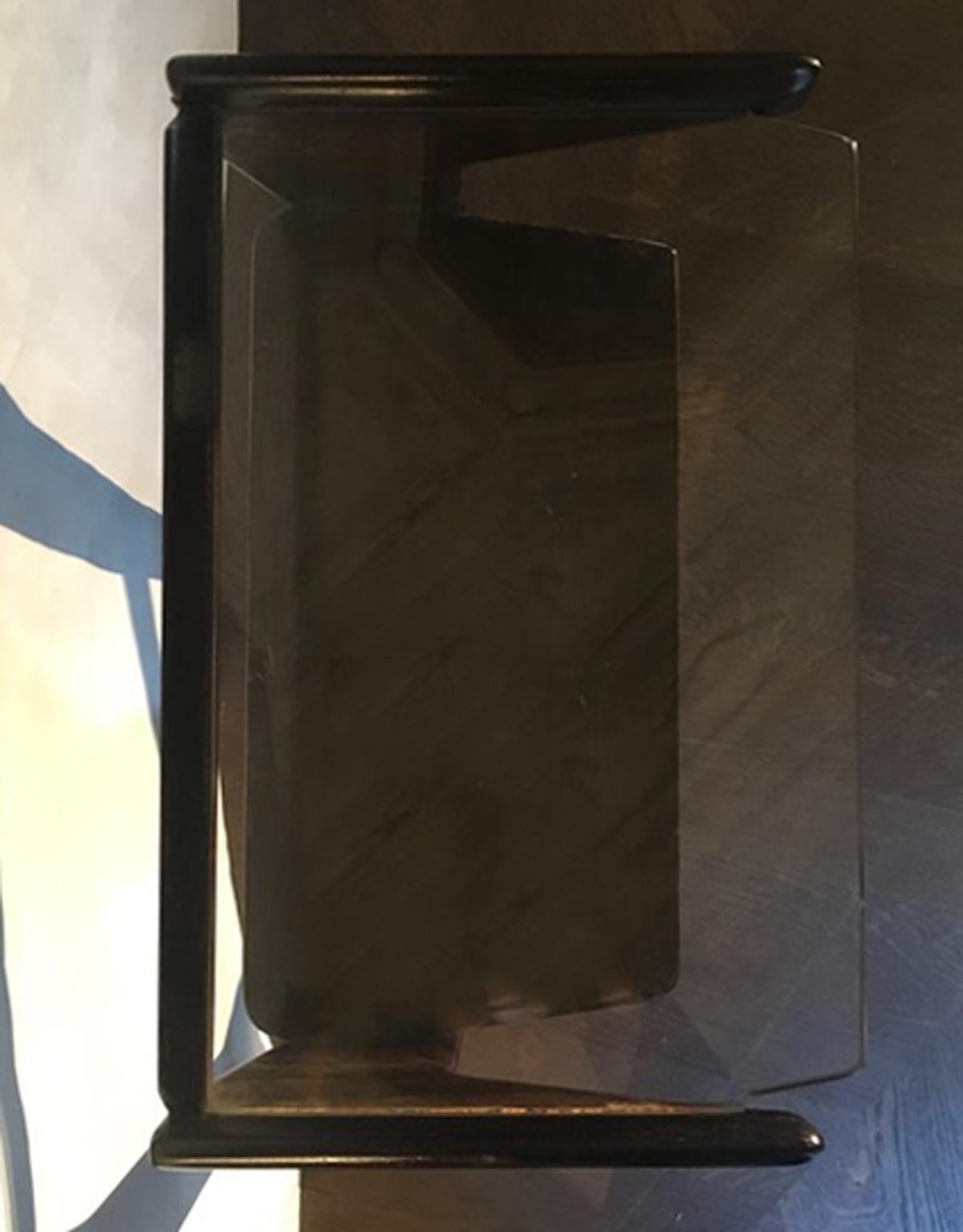 Design italien du milieu du siècle dernier  Table d'appoint en noyer et verre transparent par Ico Parisi en vente 11