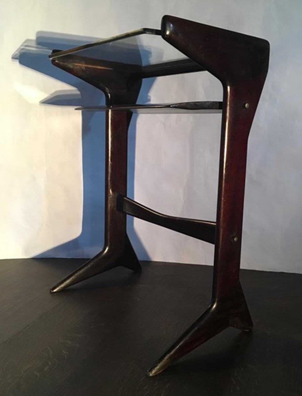 Mid-Century Italian Design  by Ico Parisi Side Table in Walnut and Clear Glass For Sale 13