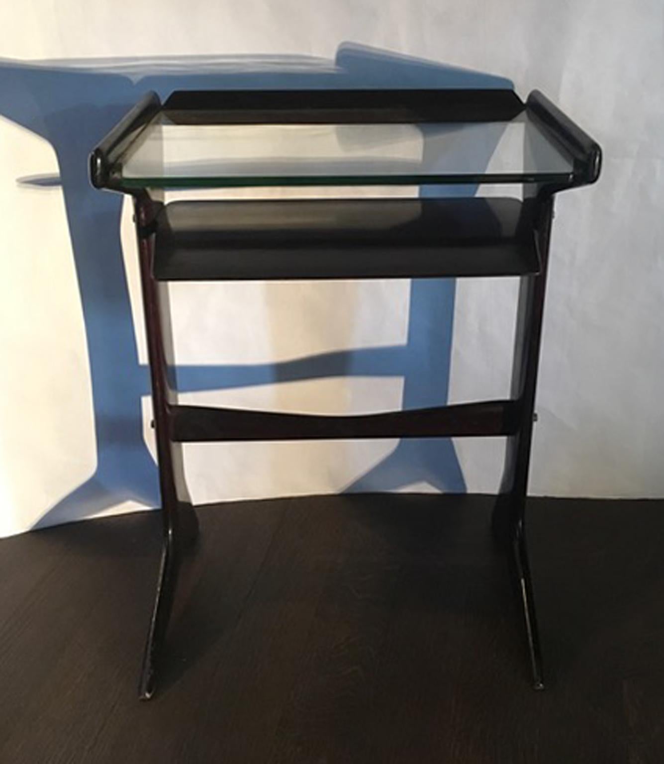 Mid-Century Modern Mid-Century Italian Design  by Ico Parisi Side Table in Walnut and Clear Glass