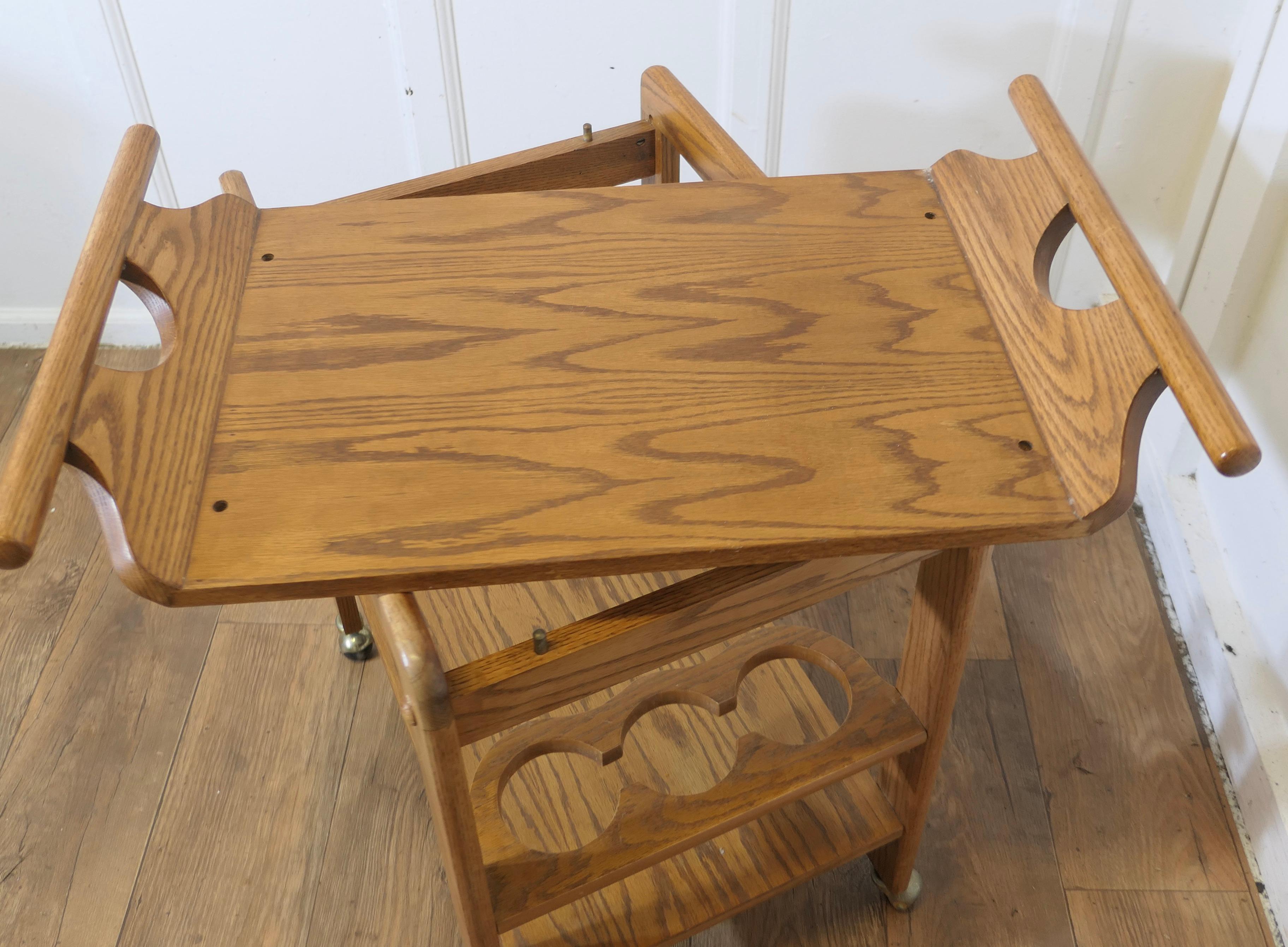Chariot à cocktail design italien du milieu du siècle en vente 2