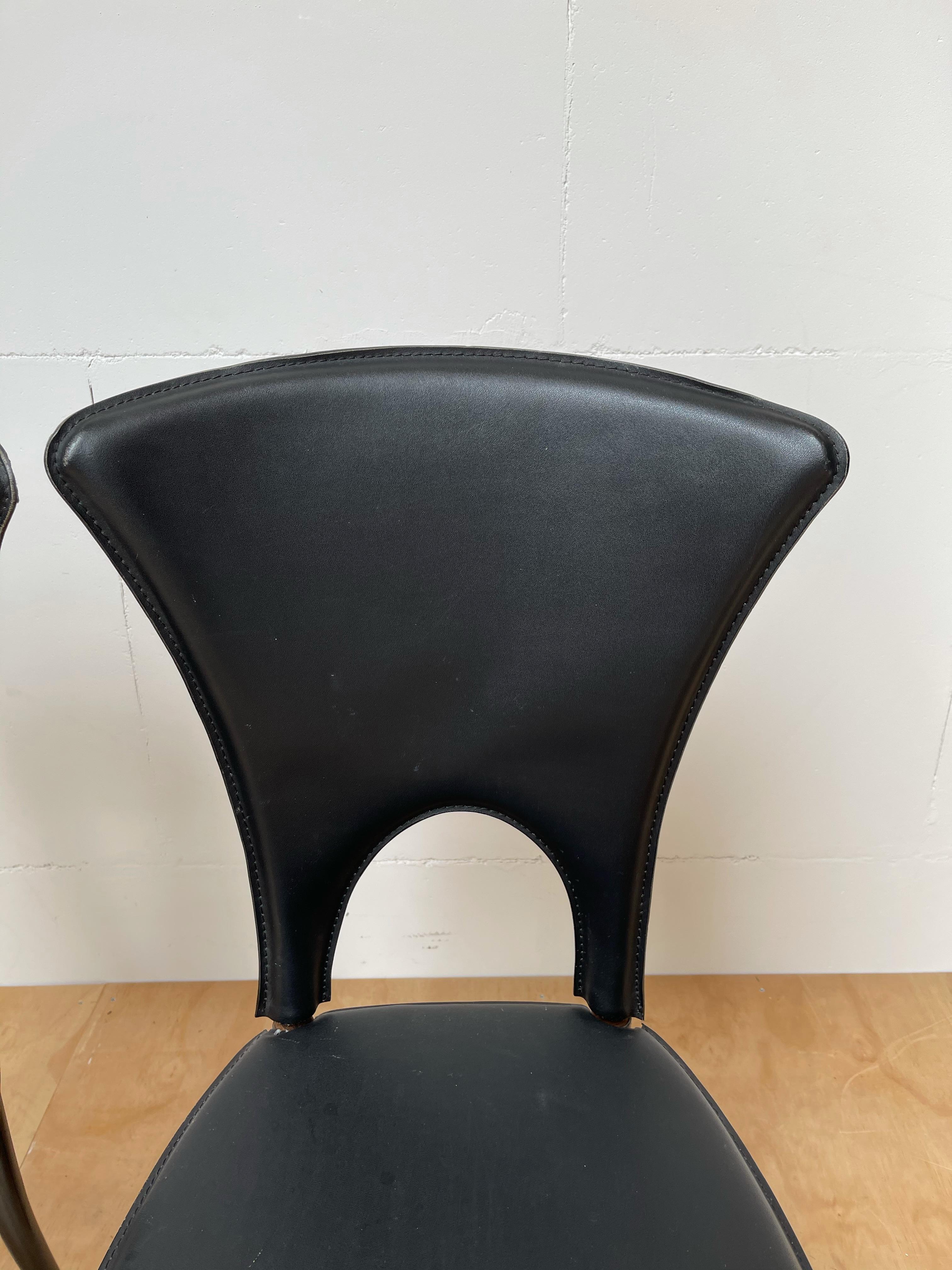 Italian Design Mid-Century Modern Set of 4 Dining Chairs w. Black Leather Seats For Sale 5