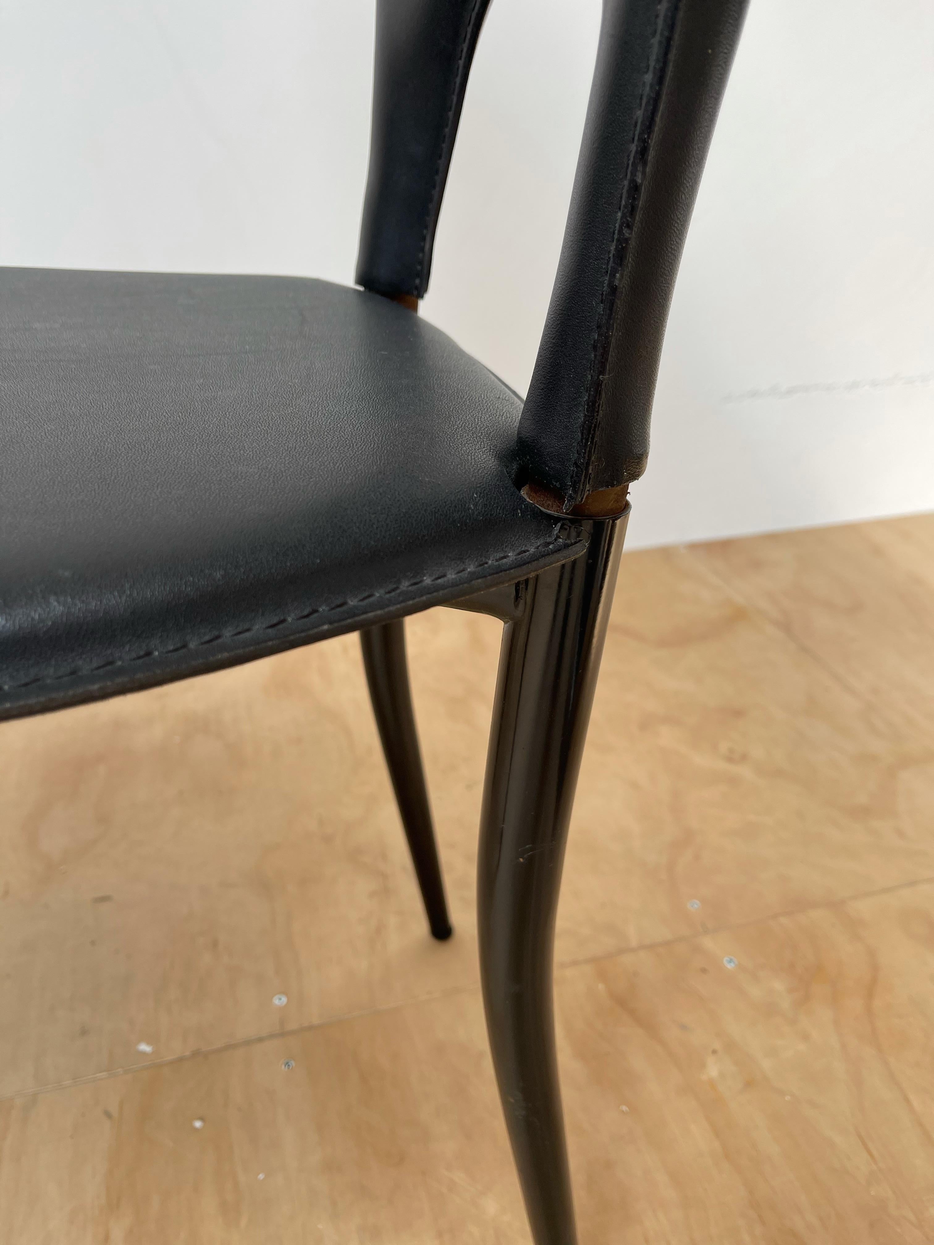Design italien The Modernity Set of 4 Dining Chairs w. Sièges en cuir noir en vente 3