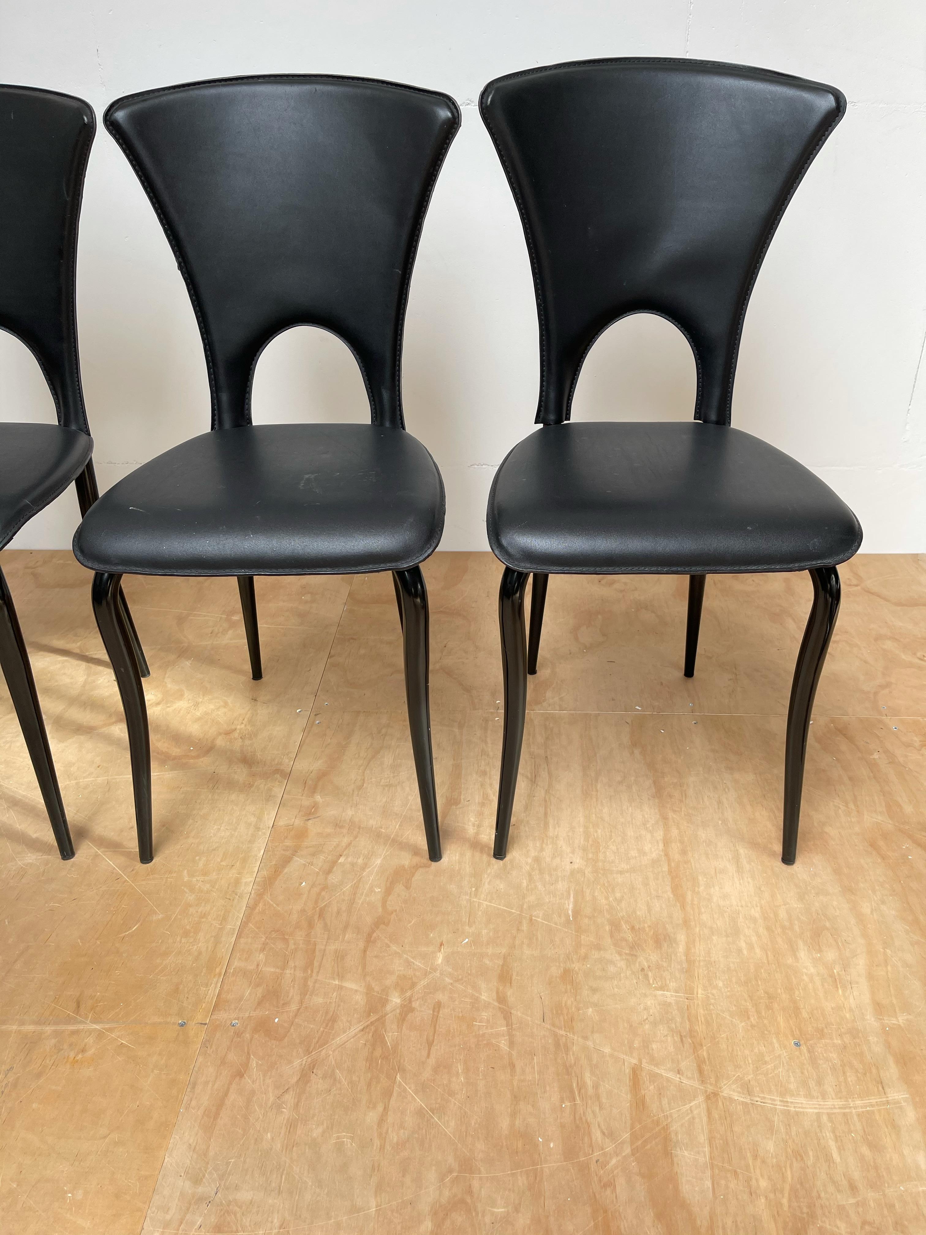 20th Century Italian Design Mid-Century Modern Set of 4 Dining Chairs w. Black Leather Seats For Sale